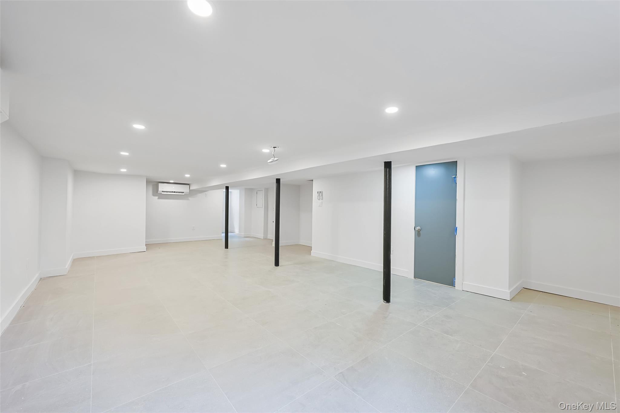 Single Family 35th Queens, NY 11368, MLS-1001021-30