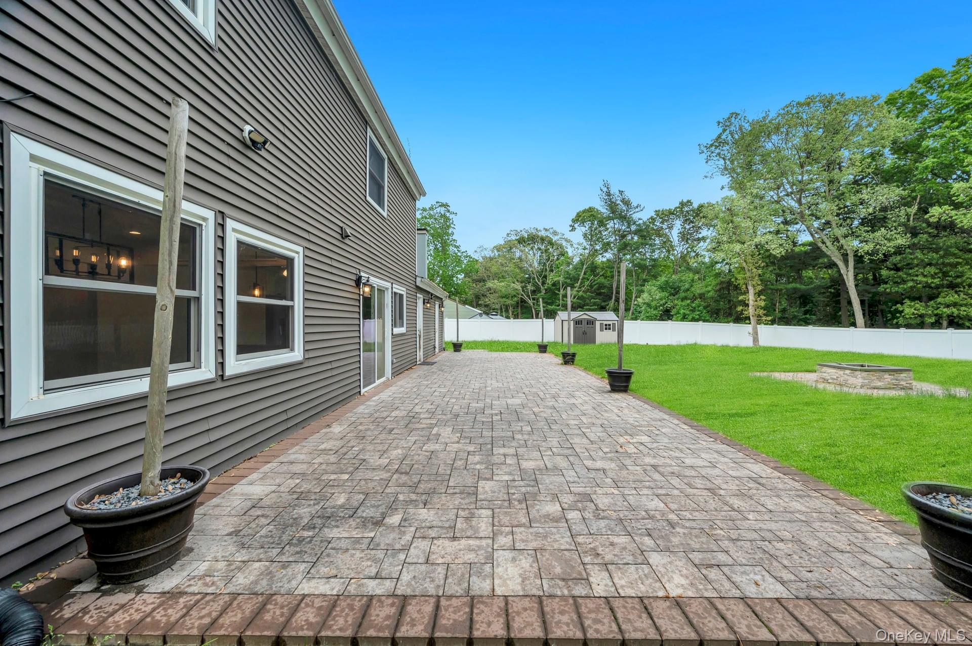 Single Family Hale Lane  Suffolk County, NY 11727, MLS-1001061-20