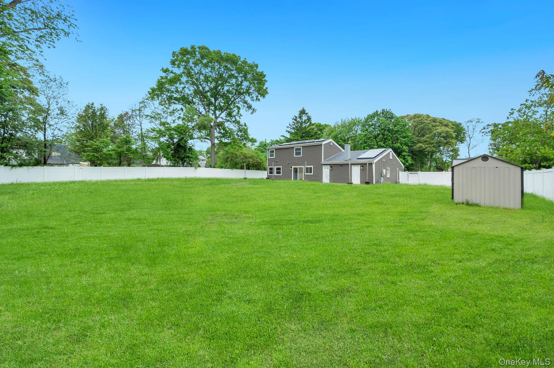 Single Family Hale Lane  Suffolk County, NY 11727, MLS-1001061-22