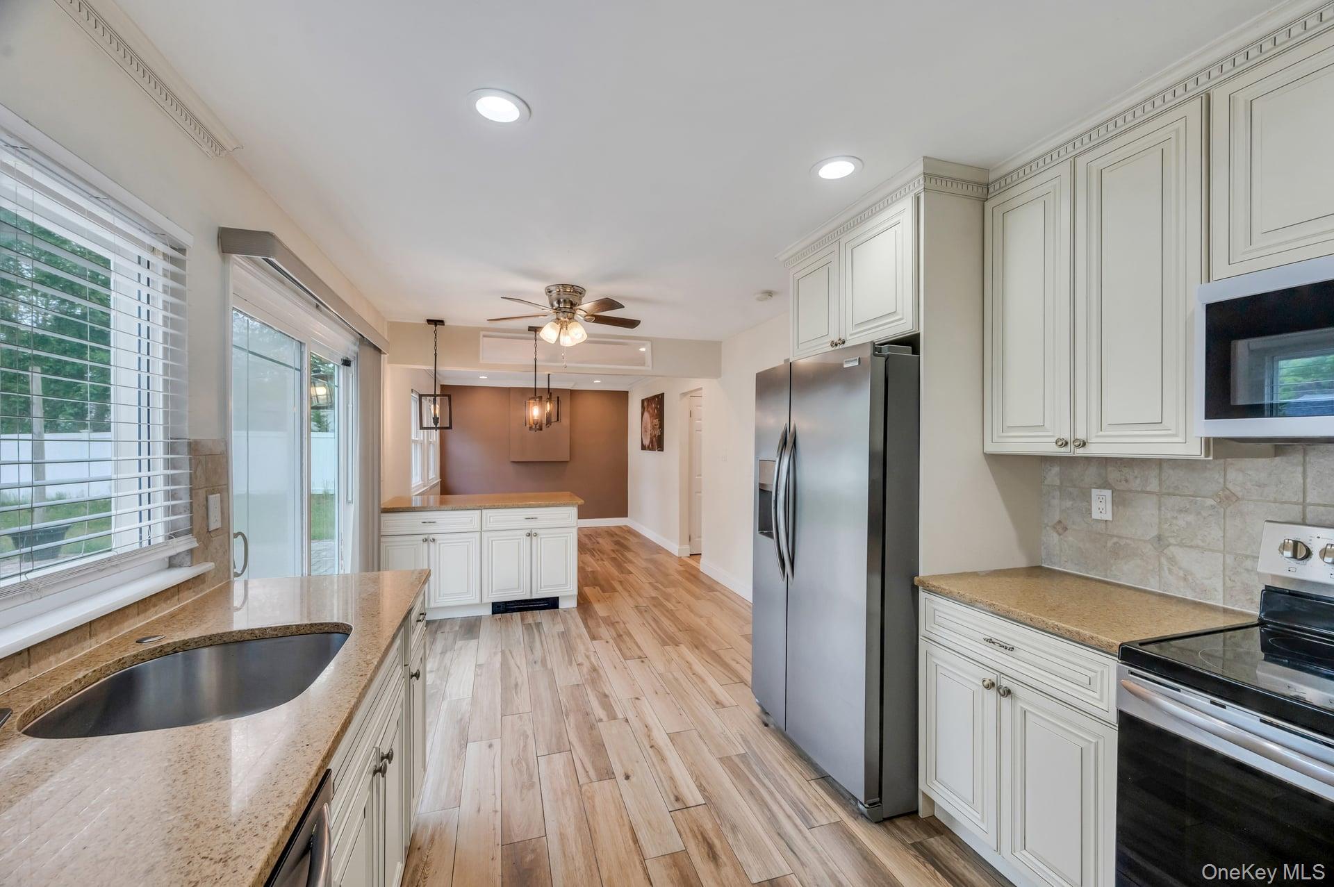 Single Family Hale Lane  Suffolk County, NY 11727, MLS-1001061-3