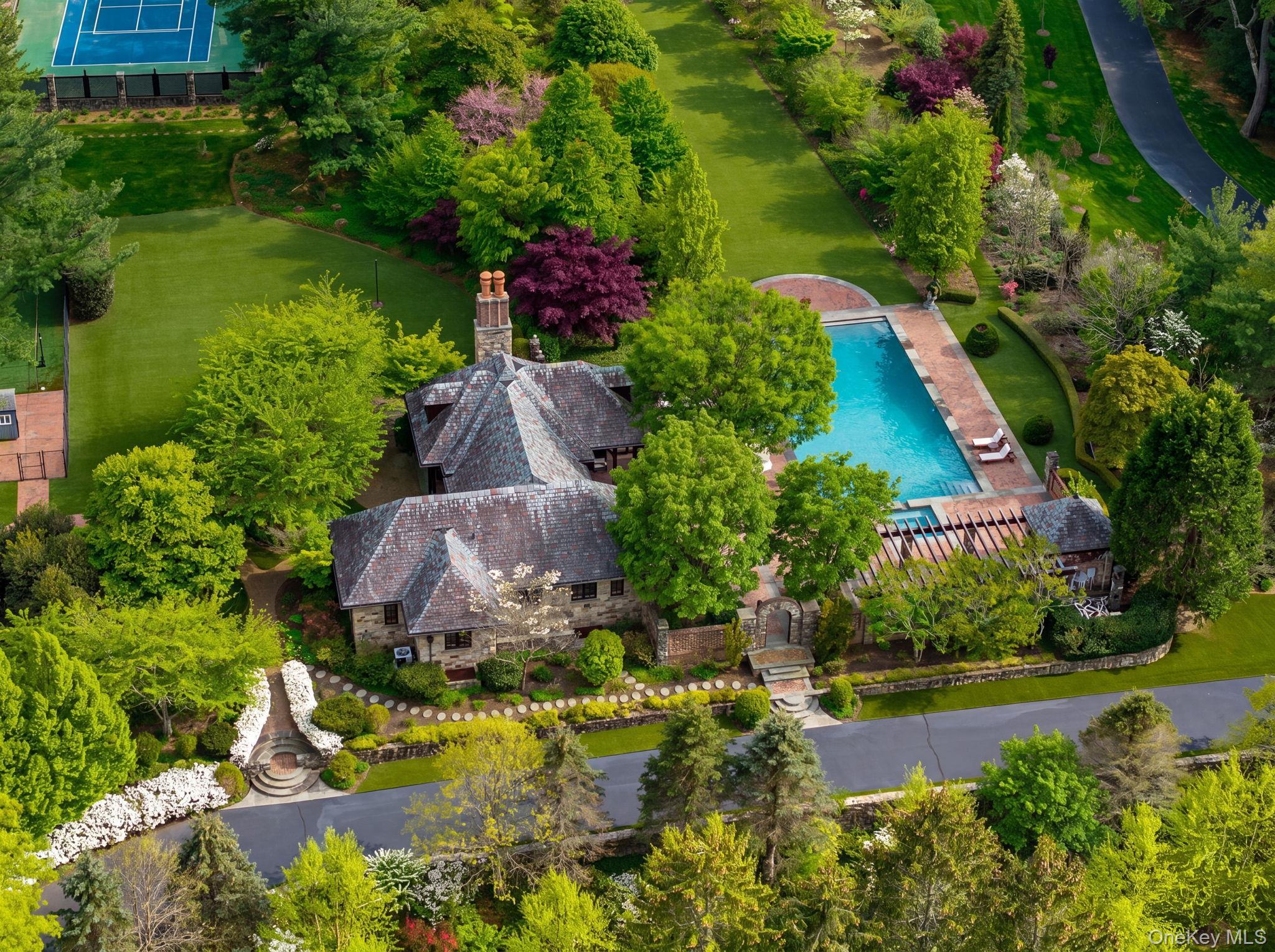 Single Family Applewood Estate  Nassau County, NY 11545, MLS-1001064-31