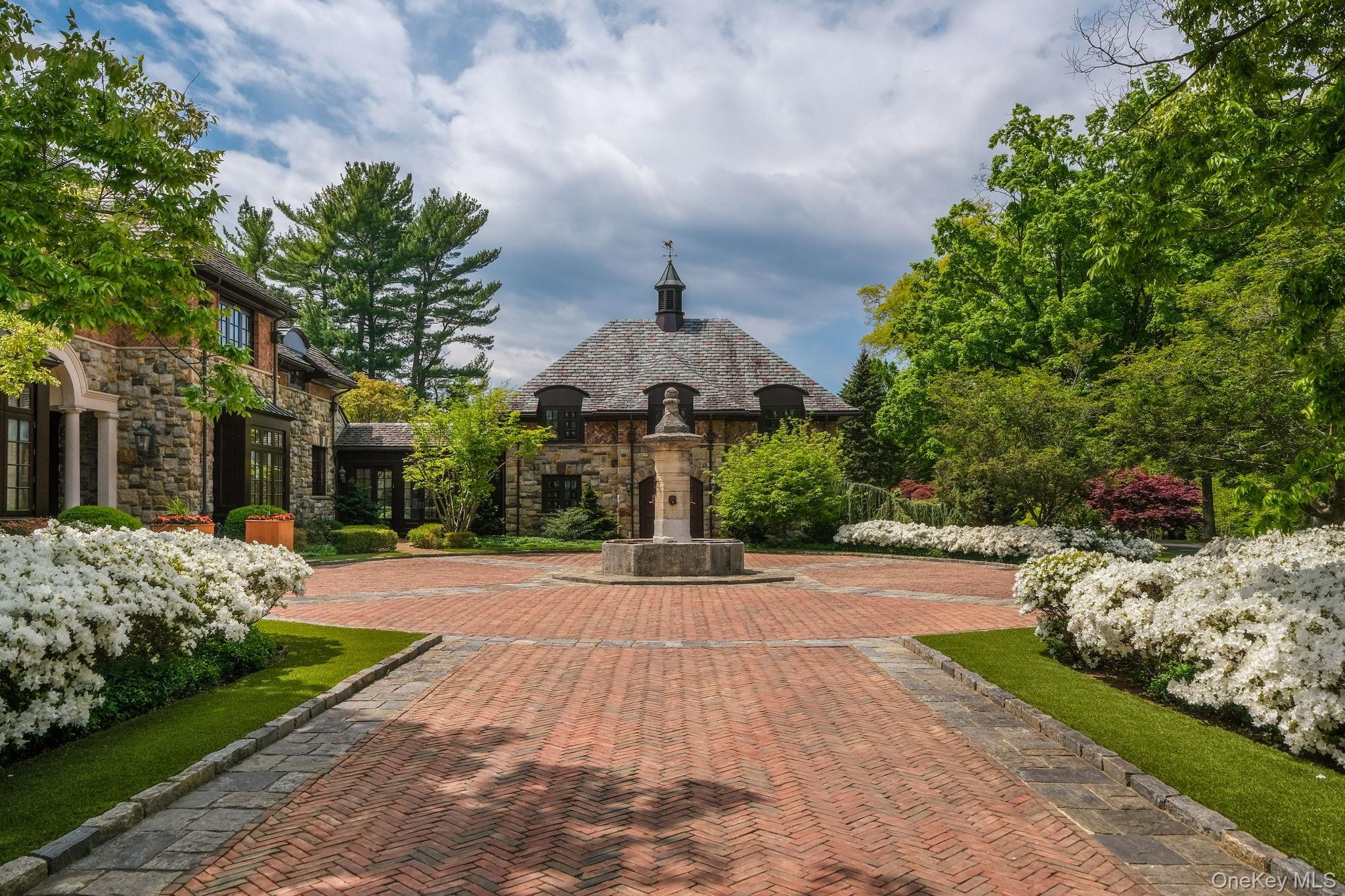 Single Family Applewood Estate  Nassau County, NY 11545, MLS-1001064-44