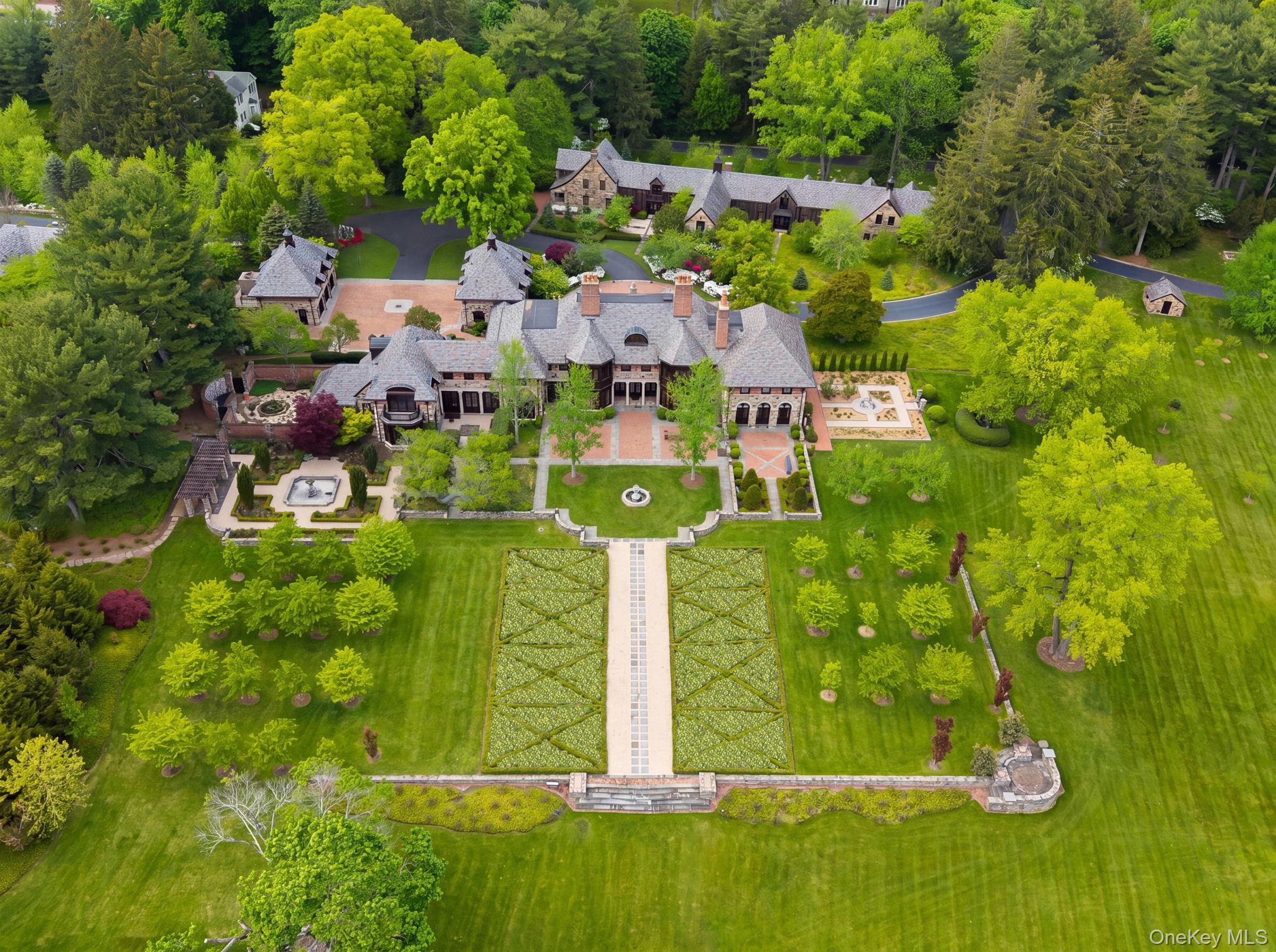 Single Family Applewood Estate  Nassau County, NY 11545, MLS-1001064-45