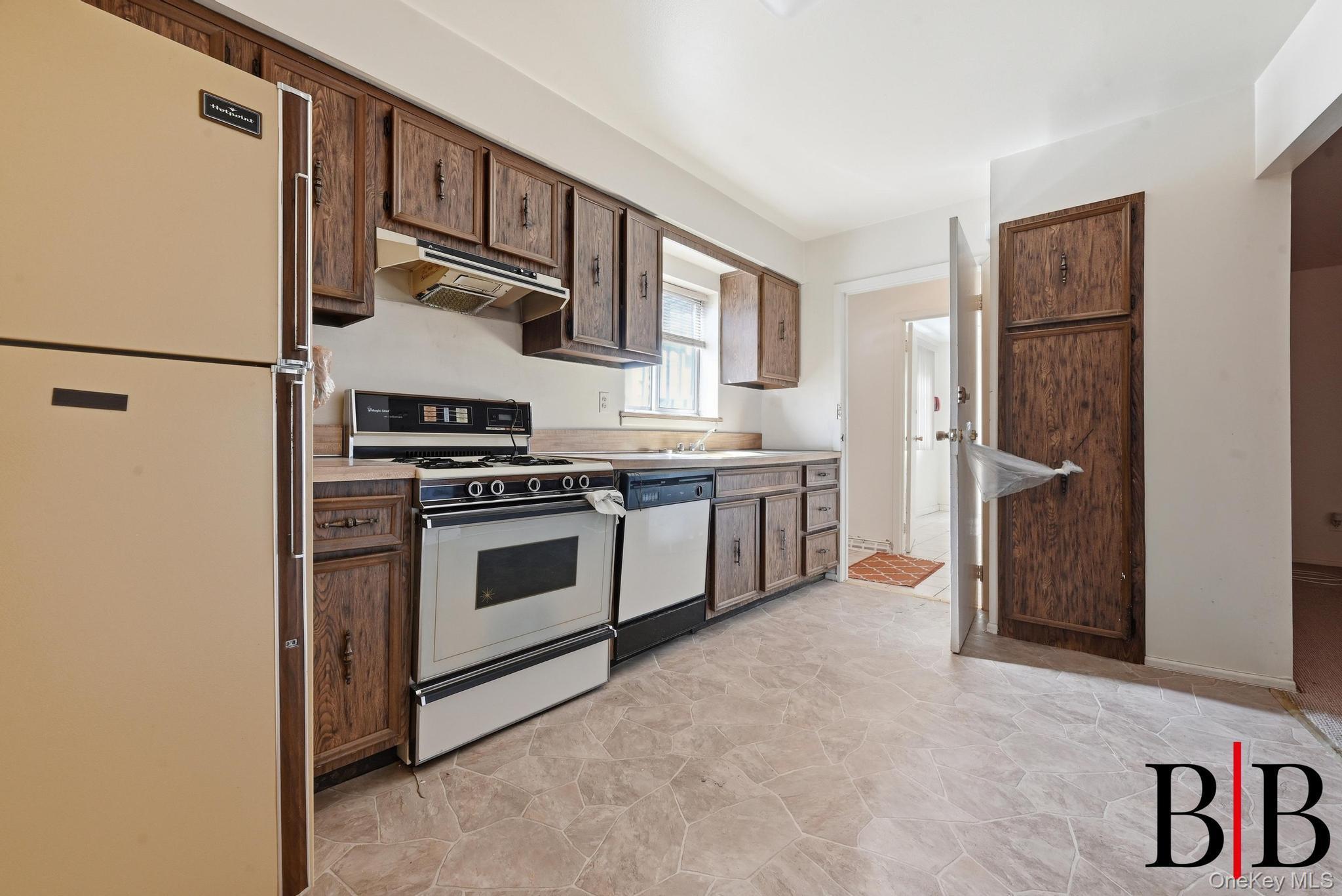 Single Family E 69 Street Brooklyn, NY 11234, MLS-1001082-22