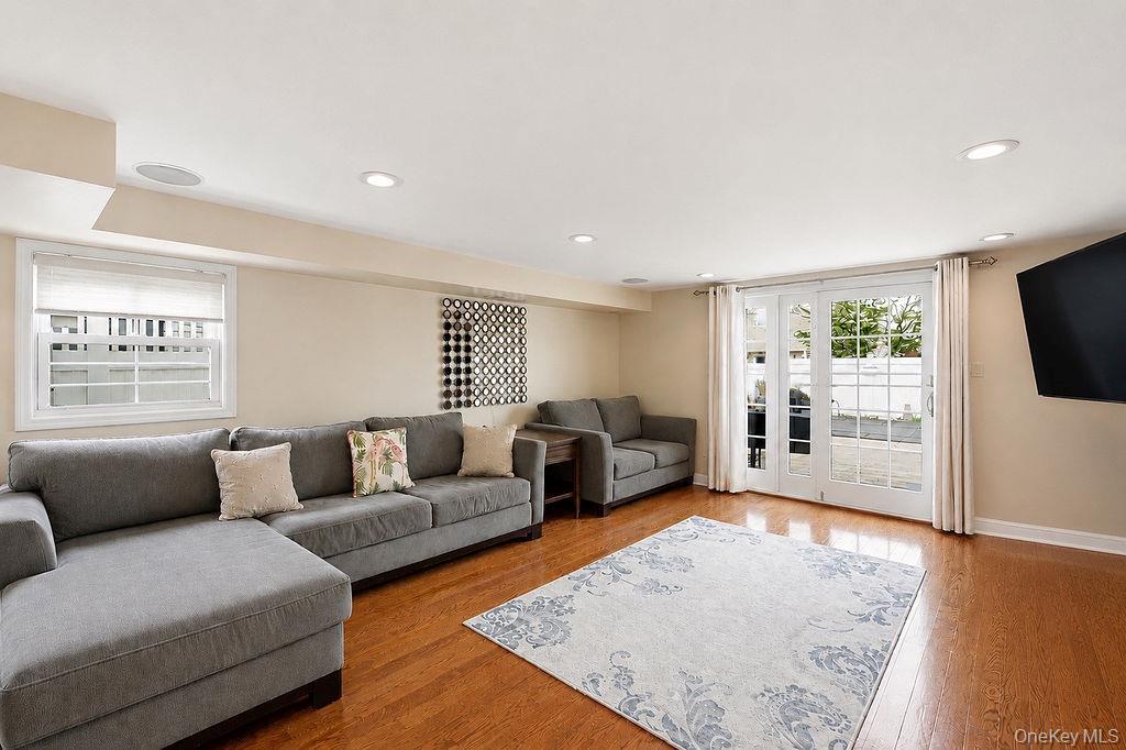 Single Family 90th Street Queens, NY 11414, MLS-1001130-20