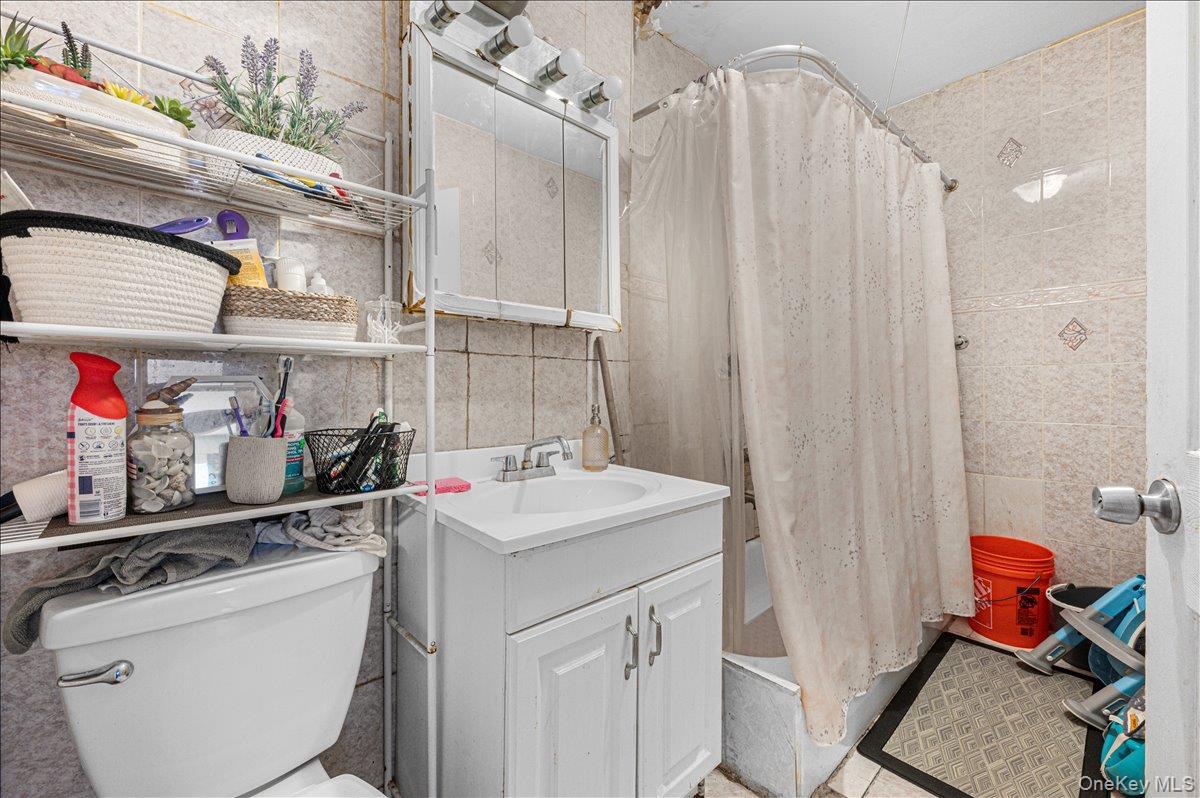 Single Family Troutville Road Queens, NY 11434, MLS-1001131-7