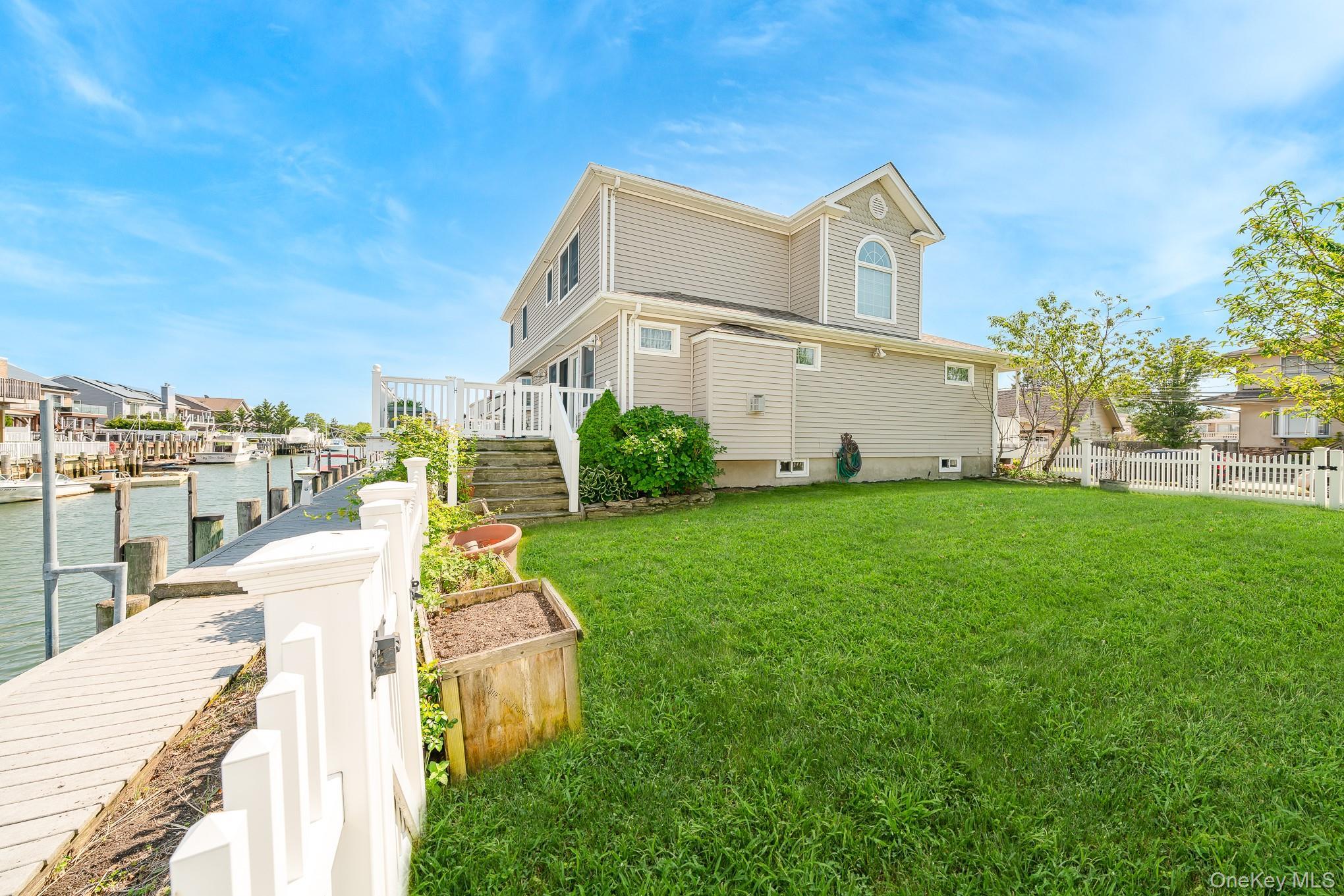 Single Family Peconic Avenue Nassau County, NY 11783, MLS-1001135-37