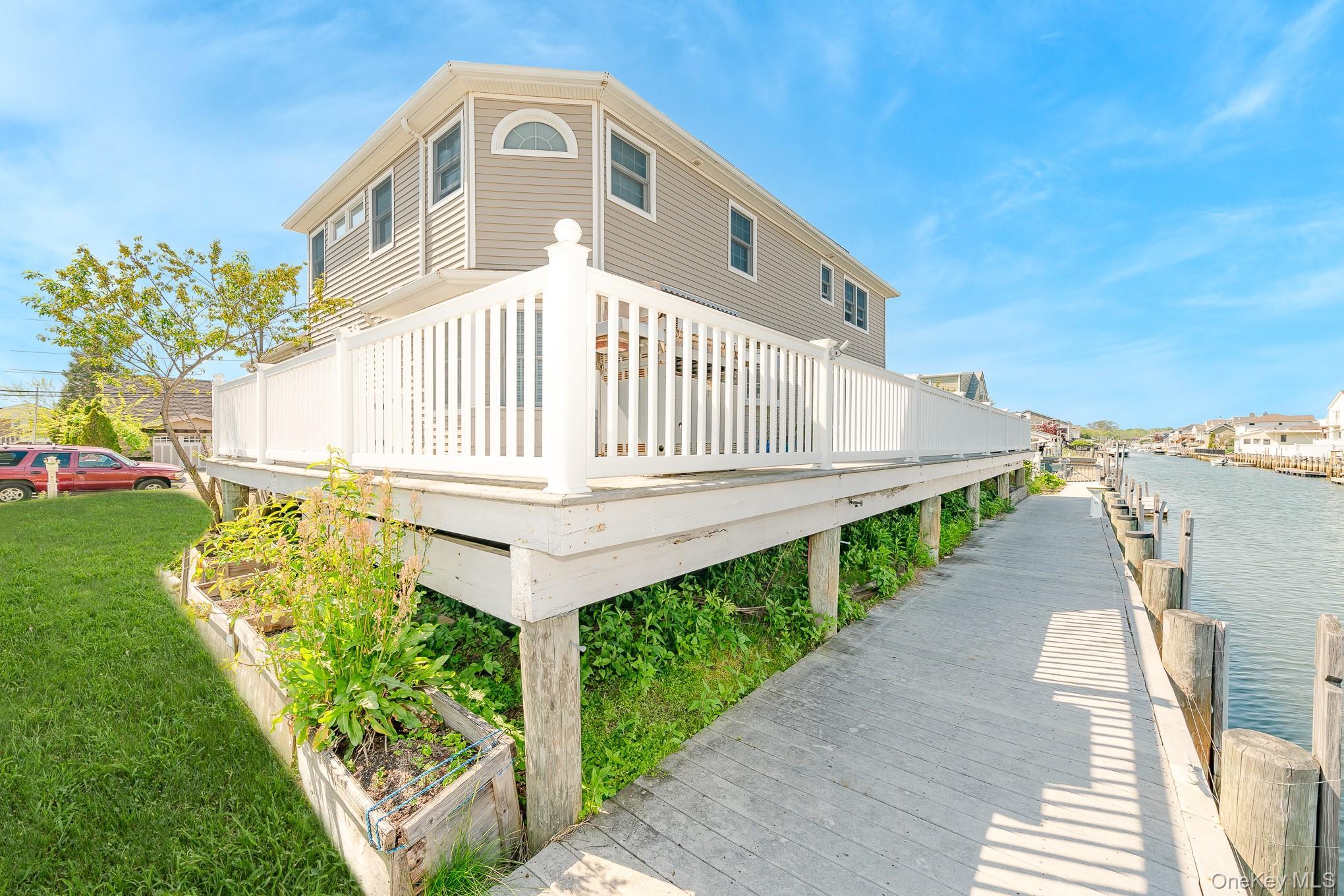 Single Family Peconic Avenue Nassau County, NY 11783, MLS-1001135-38