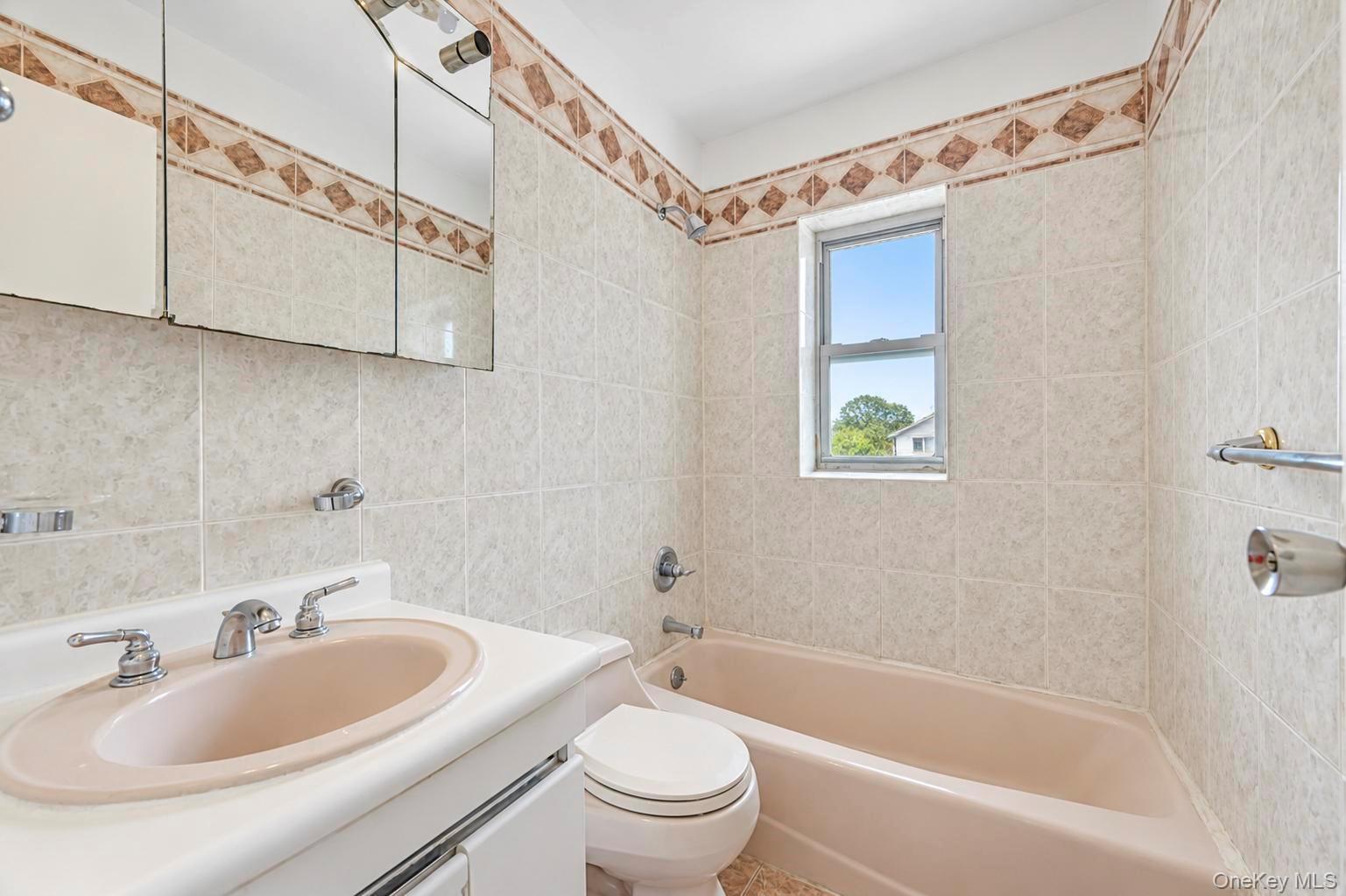 Single Family 201st Street  Queens, NY 11361, MLS-1001172-21