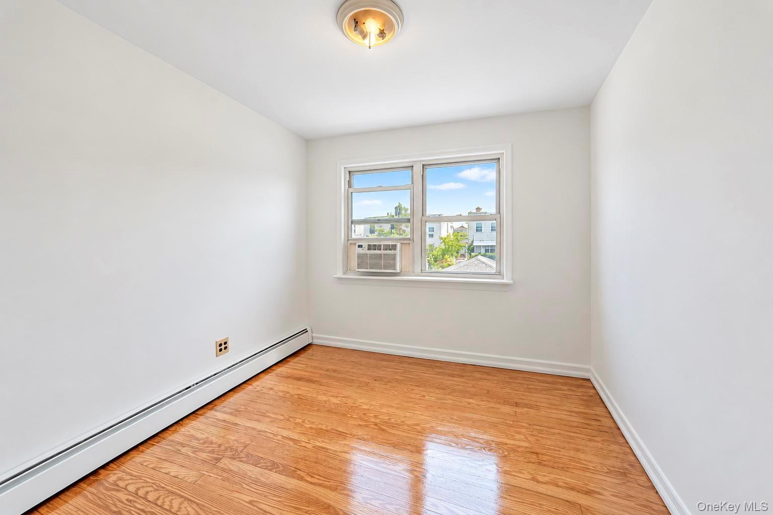 Single Family 201st Street  Queens, NY 11361, MLS-1001172-22