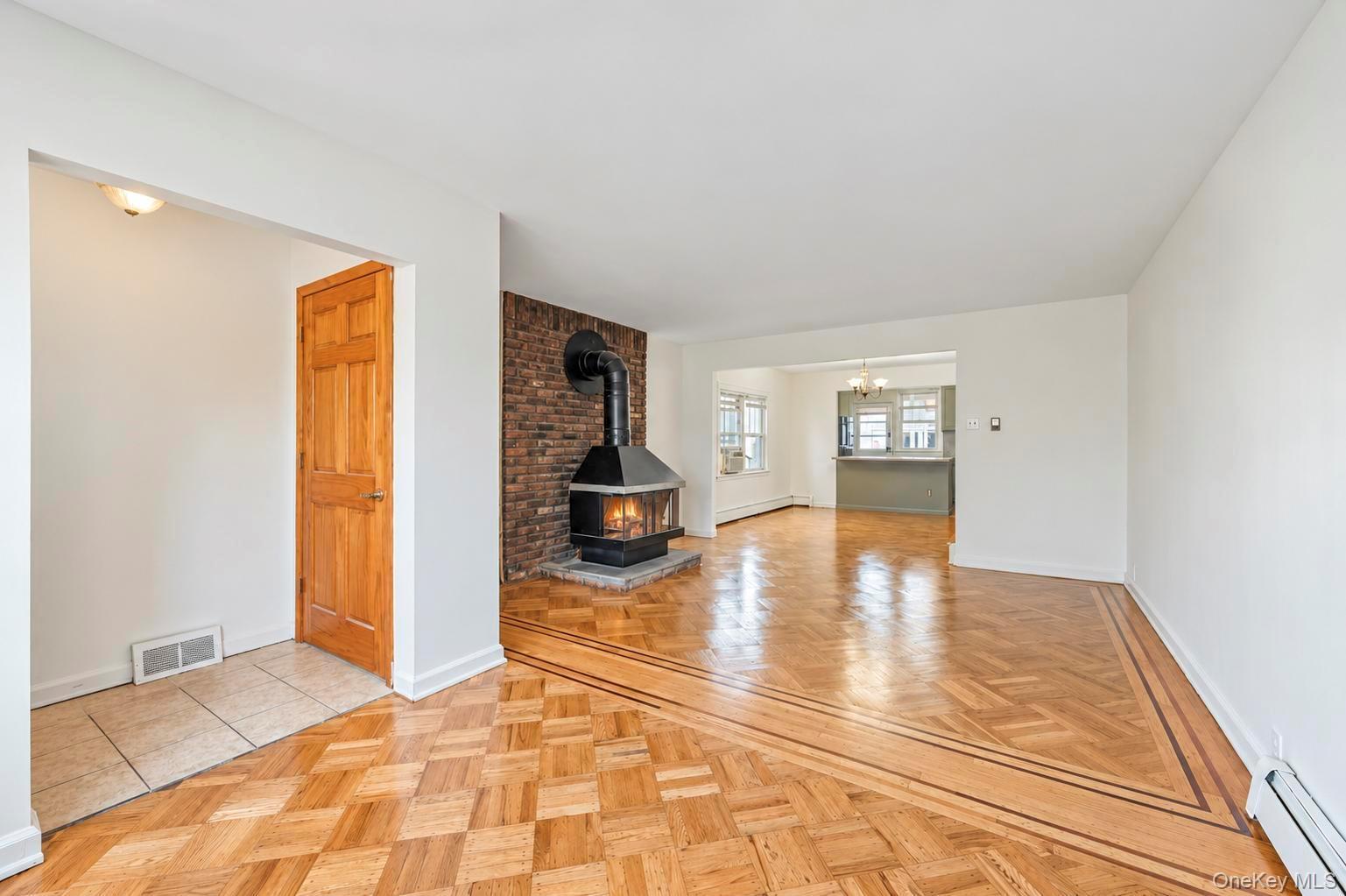 Single Family 201st Street  Queens, NY 11361, MLS-1001172-3