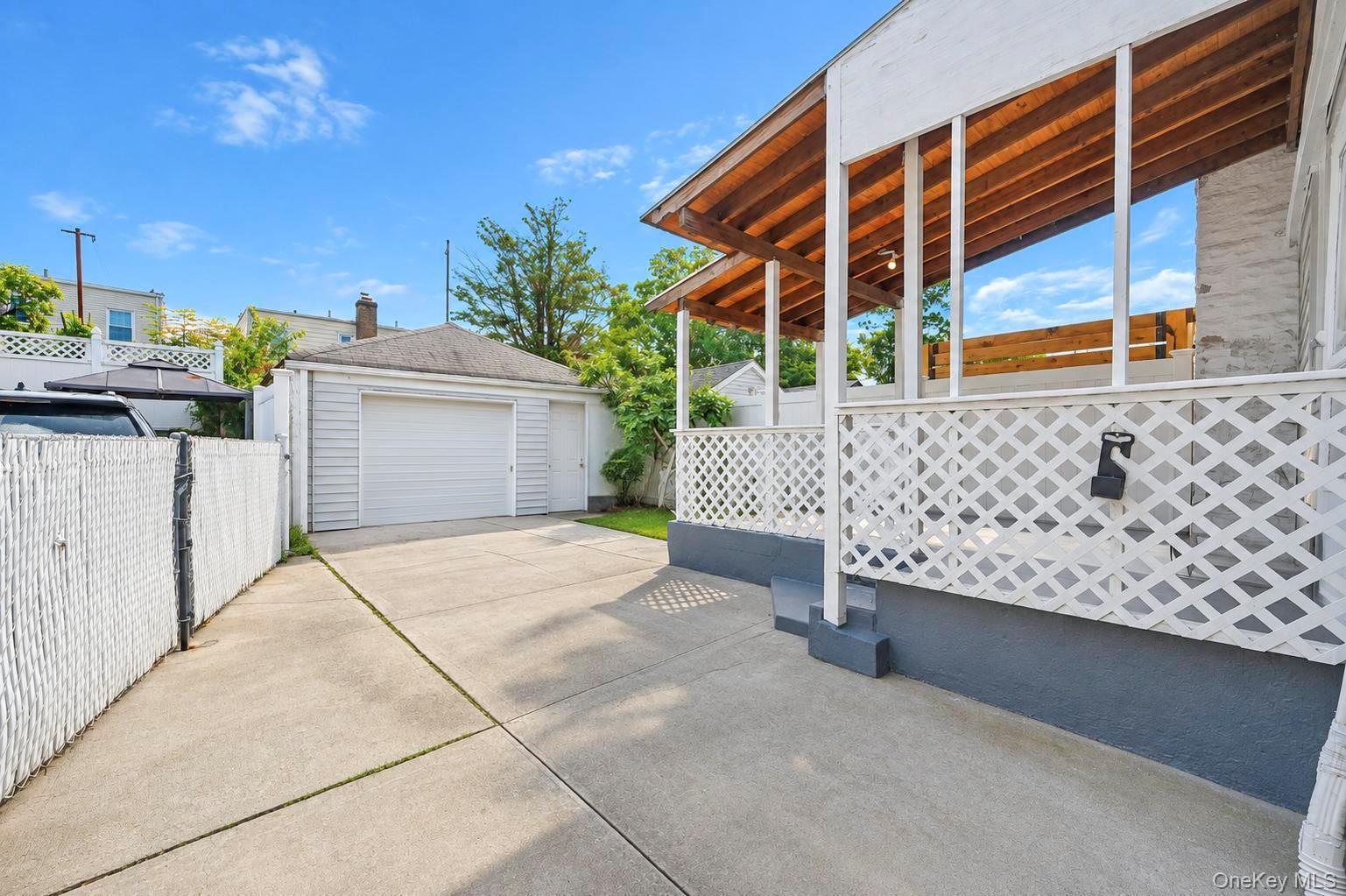 Single Family 201st Street  Queens, NY 11361, MLS-1001172-34