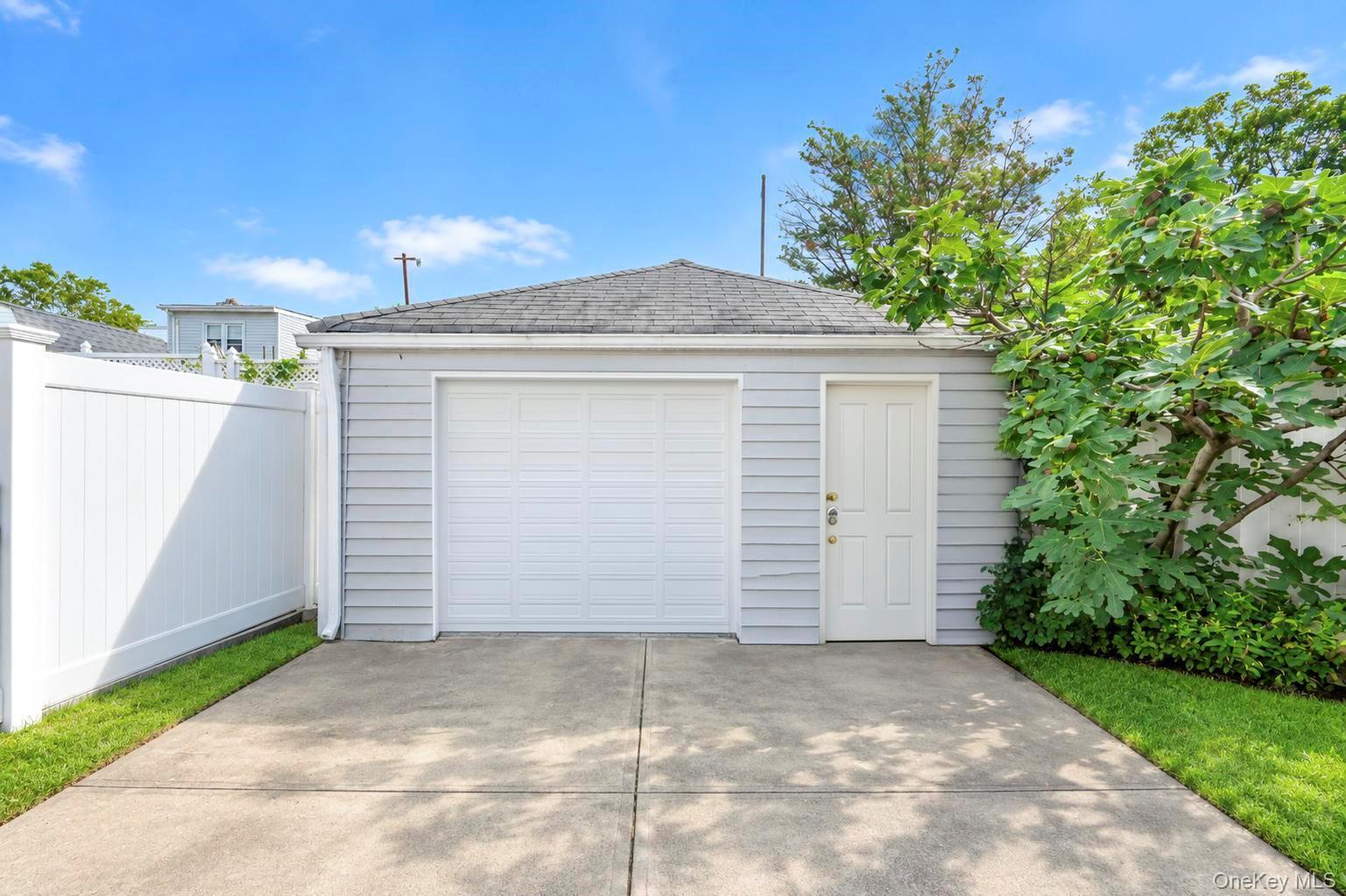 Single Family 201st Street  Queens, NY 11361, MLS-1001172-35