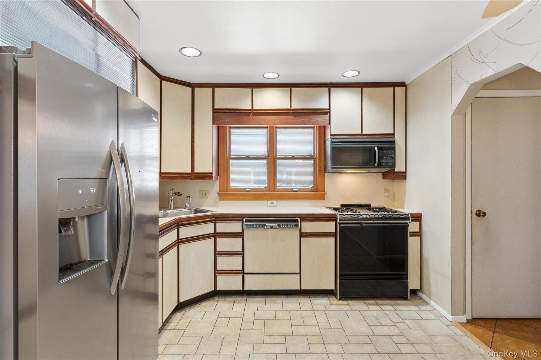 Single Family 24th  Queens, NY 11357, MLS-1001177-10