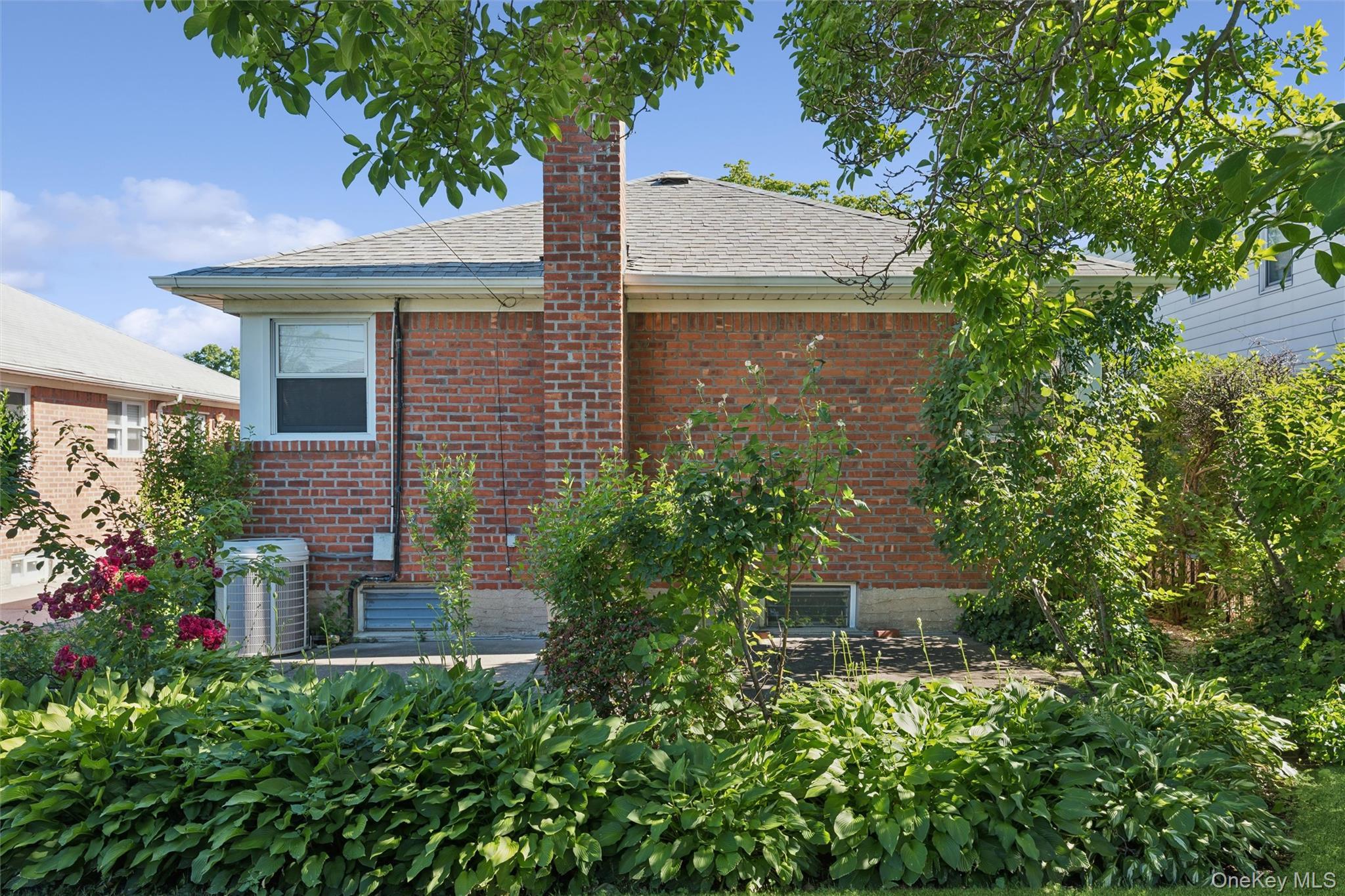 Single Family 24th  Queens, NY 11357, MLS-1001177-23