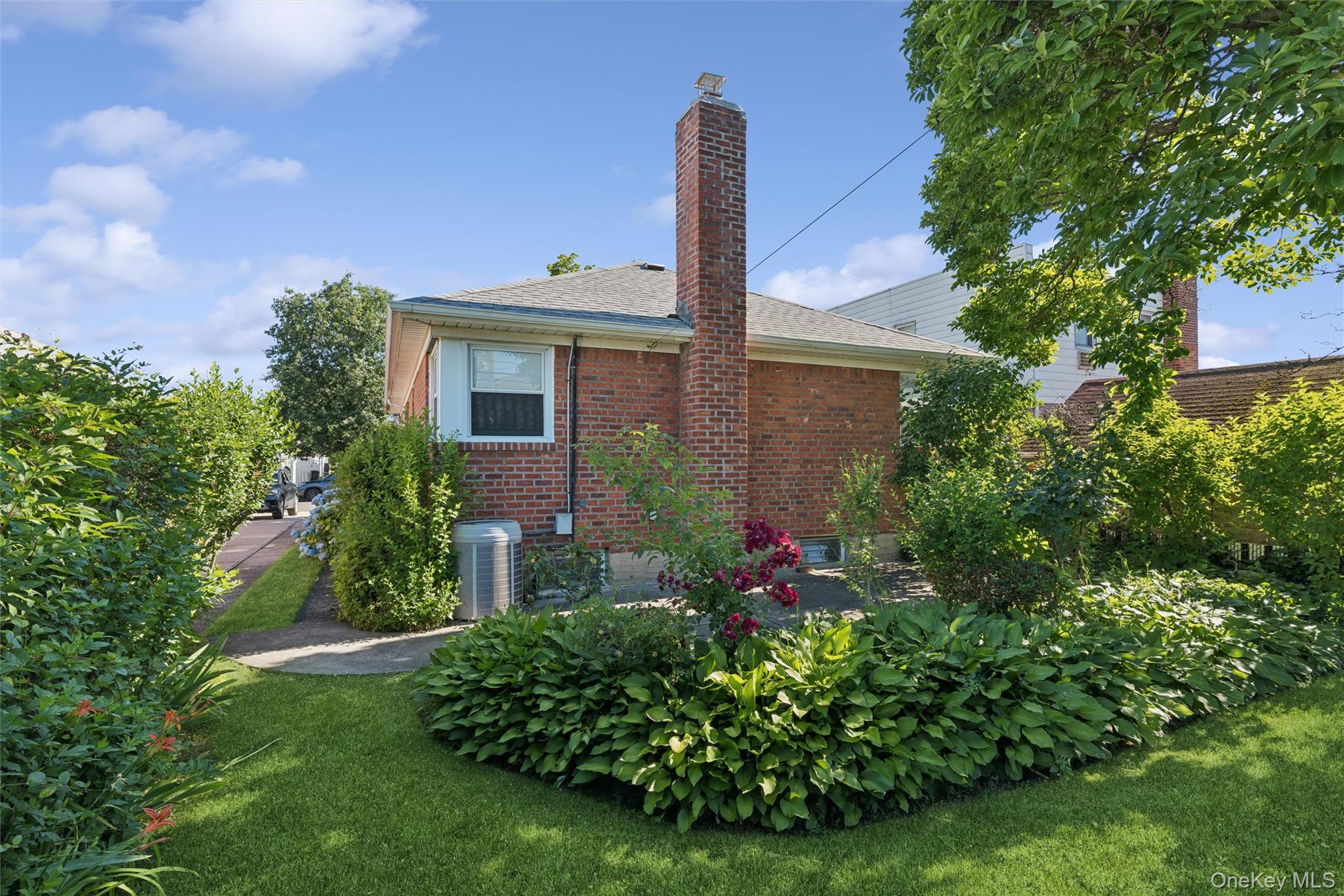 Single Family 24th  Queens, NY 11357, MLS-1001177-24