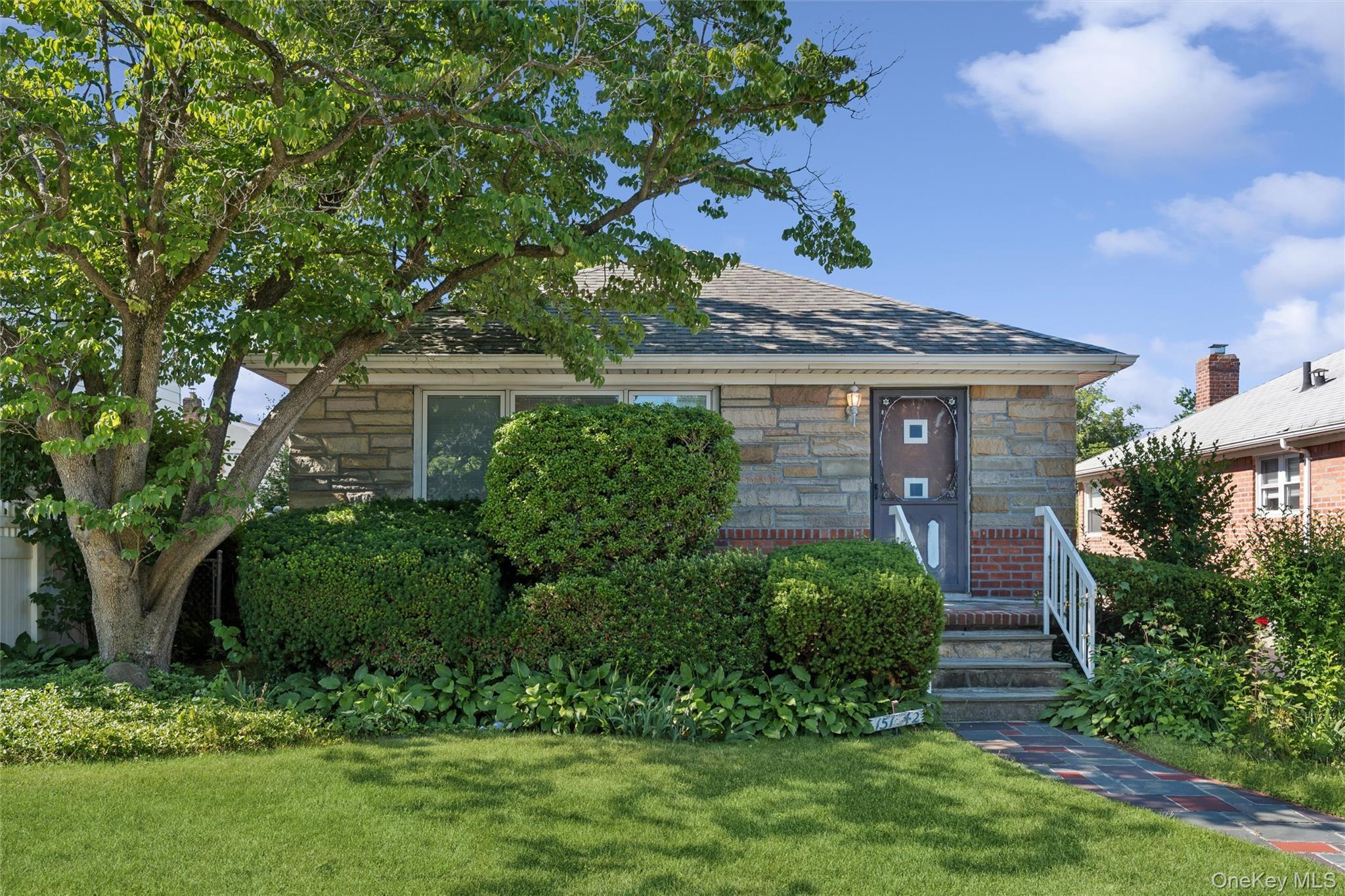 Single Family 24th  Queens, NY 11357, MLS-1001177-28