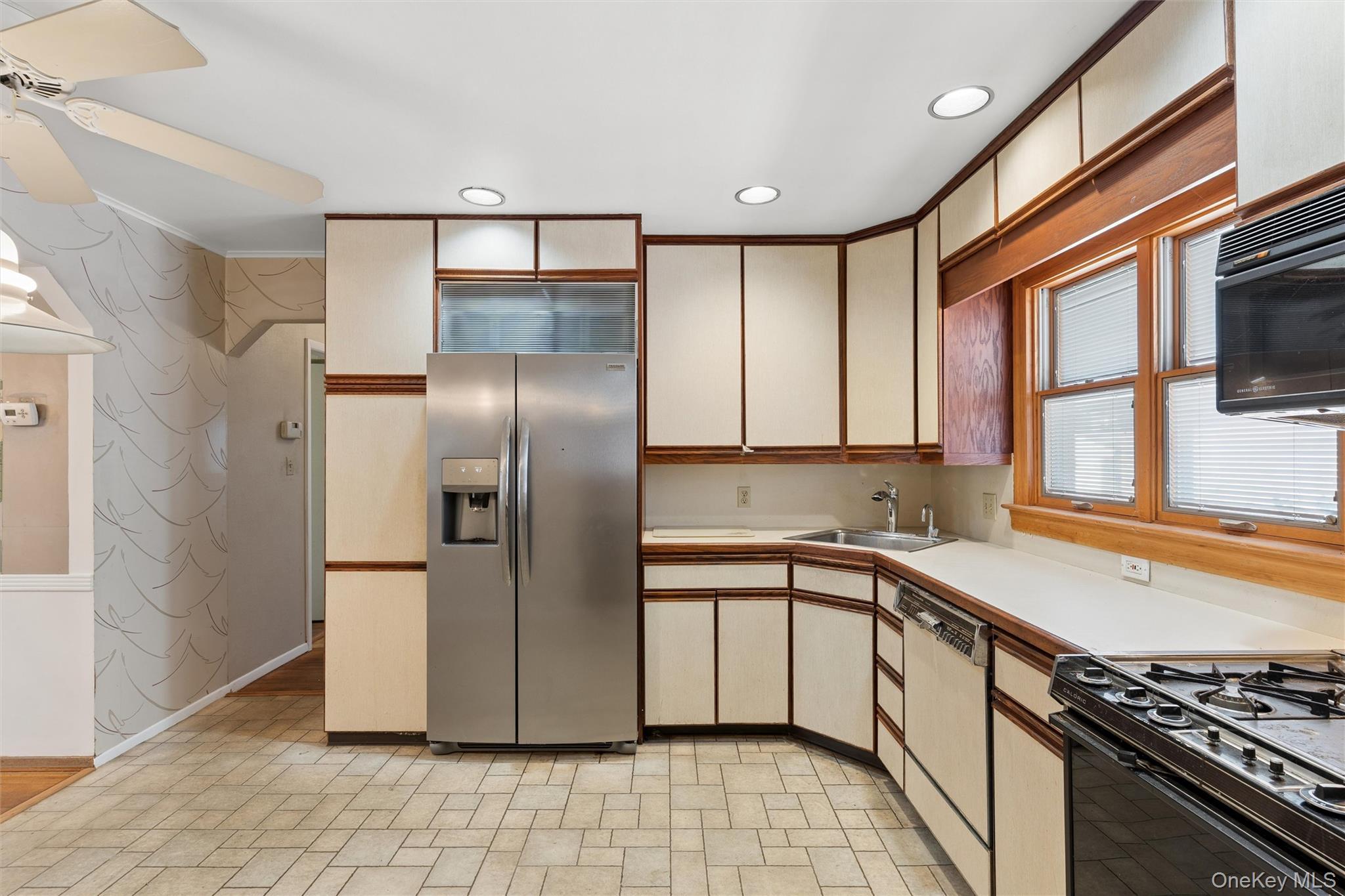 Single Family 24th  Queens, NY 11357, MLS-1001177-9