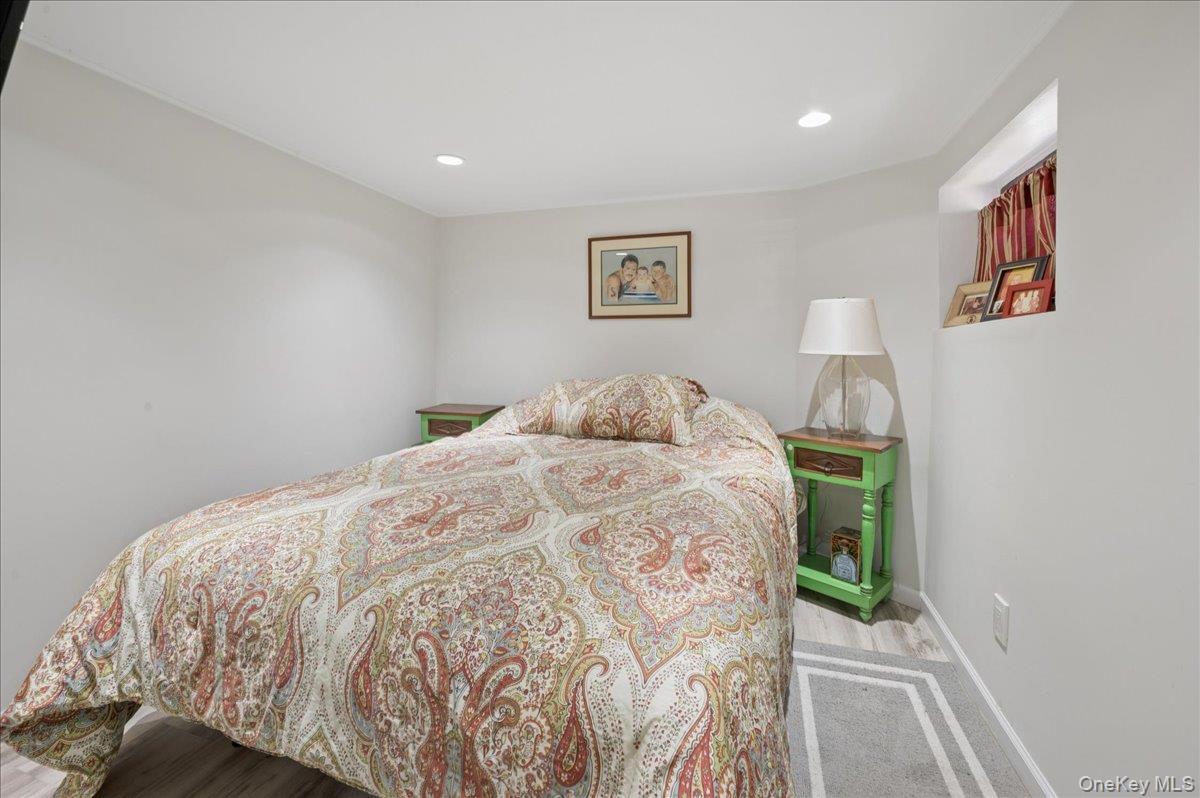 Single Family Lakewood Bronx, NY 10461, MLS-1001212-16