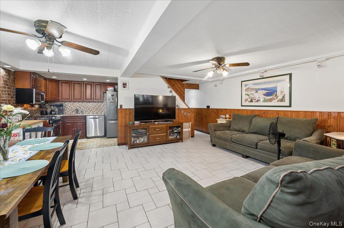 Single Family Lakewood Bronx, NY 10461, MLS-1001212-19