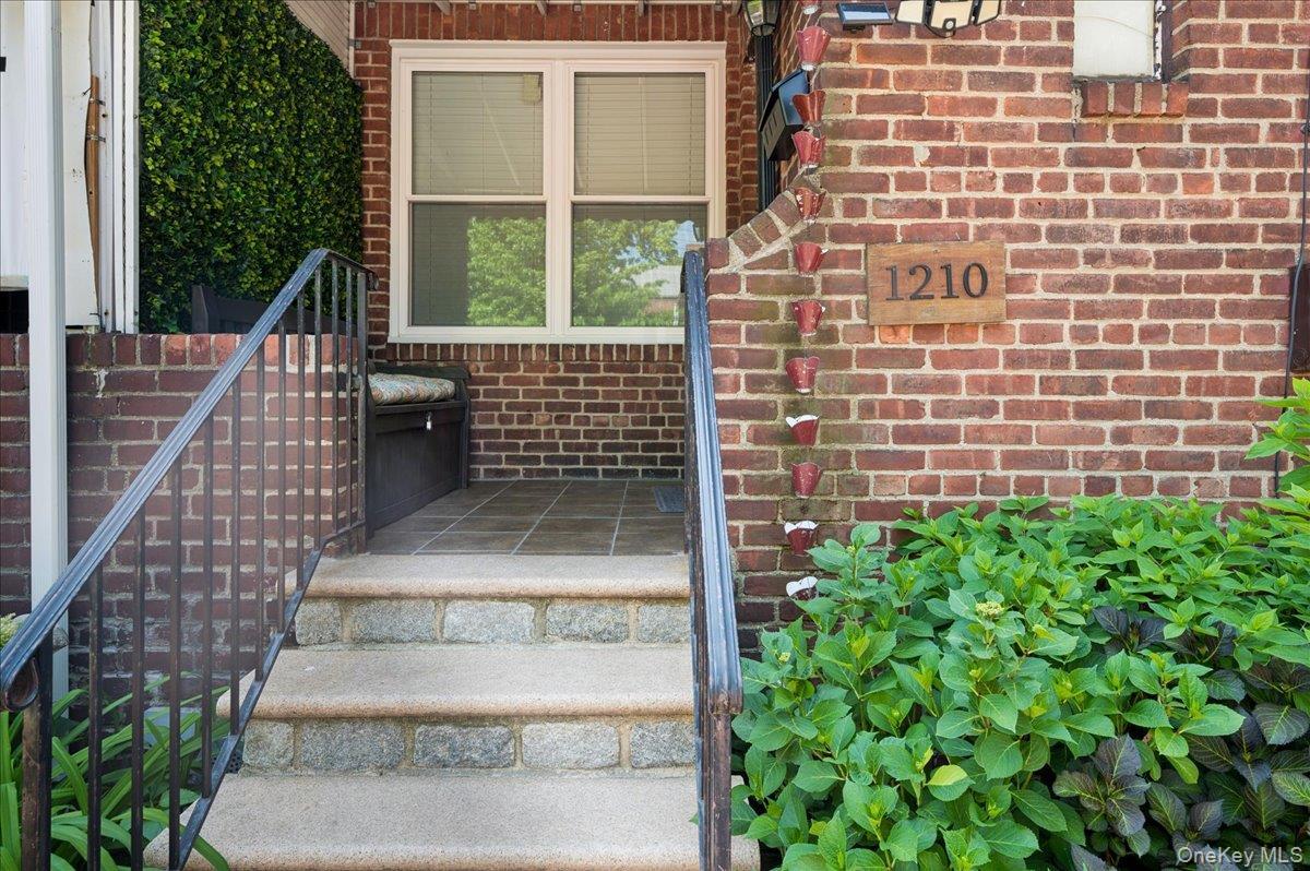 Single Family Lakewood Bronx, NY 10461, MLS-1001212-2