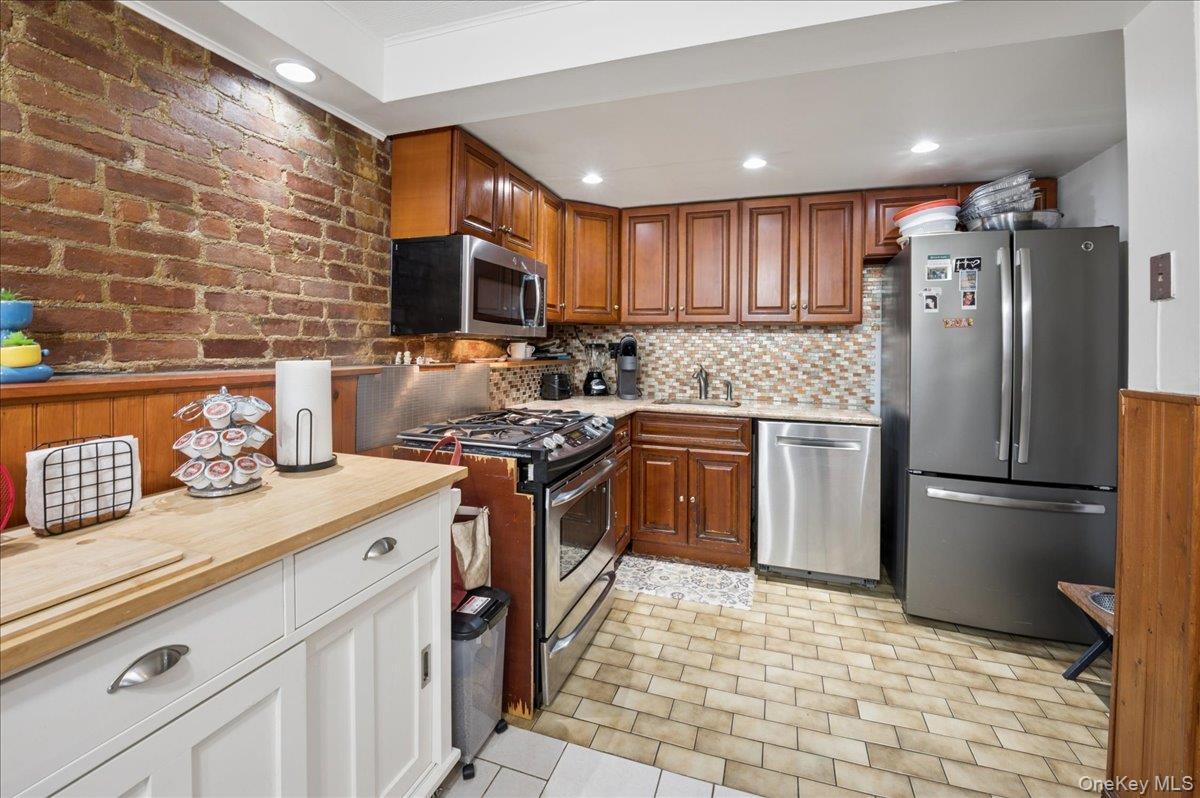 Single Family Lakewood Bronx, NY 10461, MLS-1001212-21