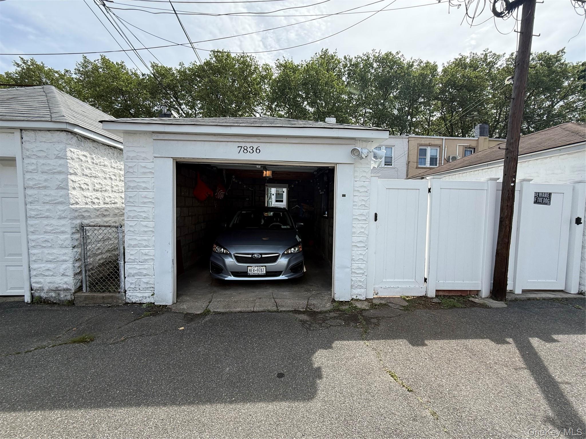 Single Family 75th Queens, NY 11385, MLS-1001239-24