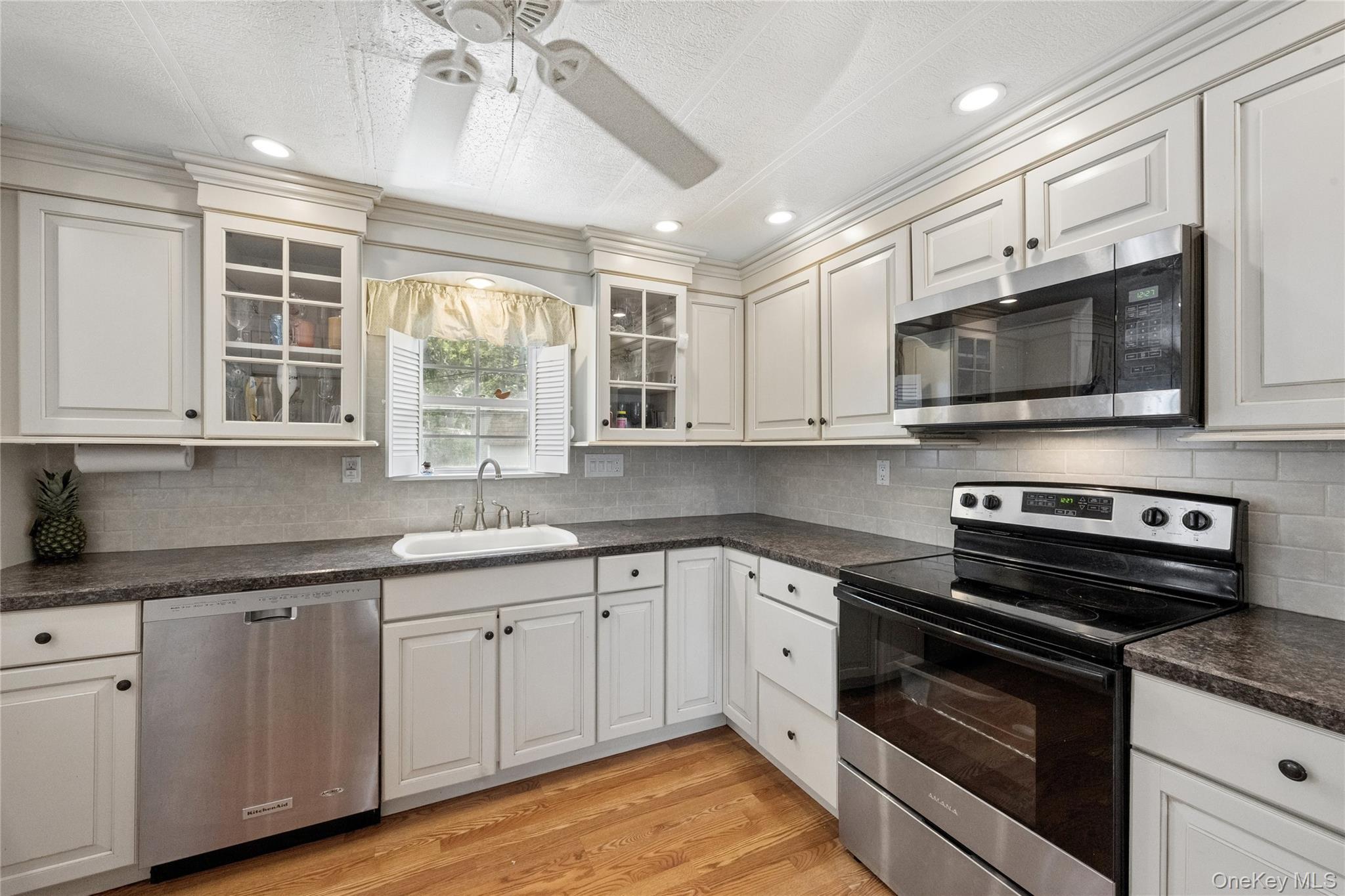 Single Family Old Country Road Suffolk County, NY 11901, MLS-1001359-4