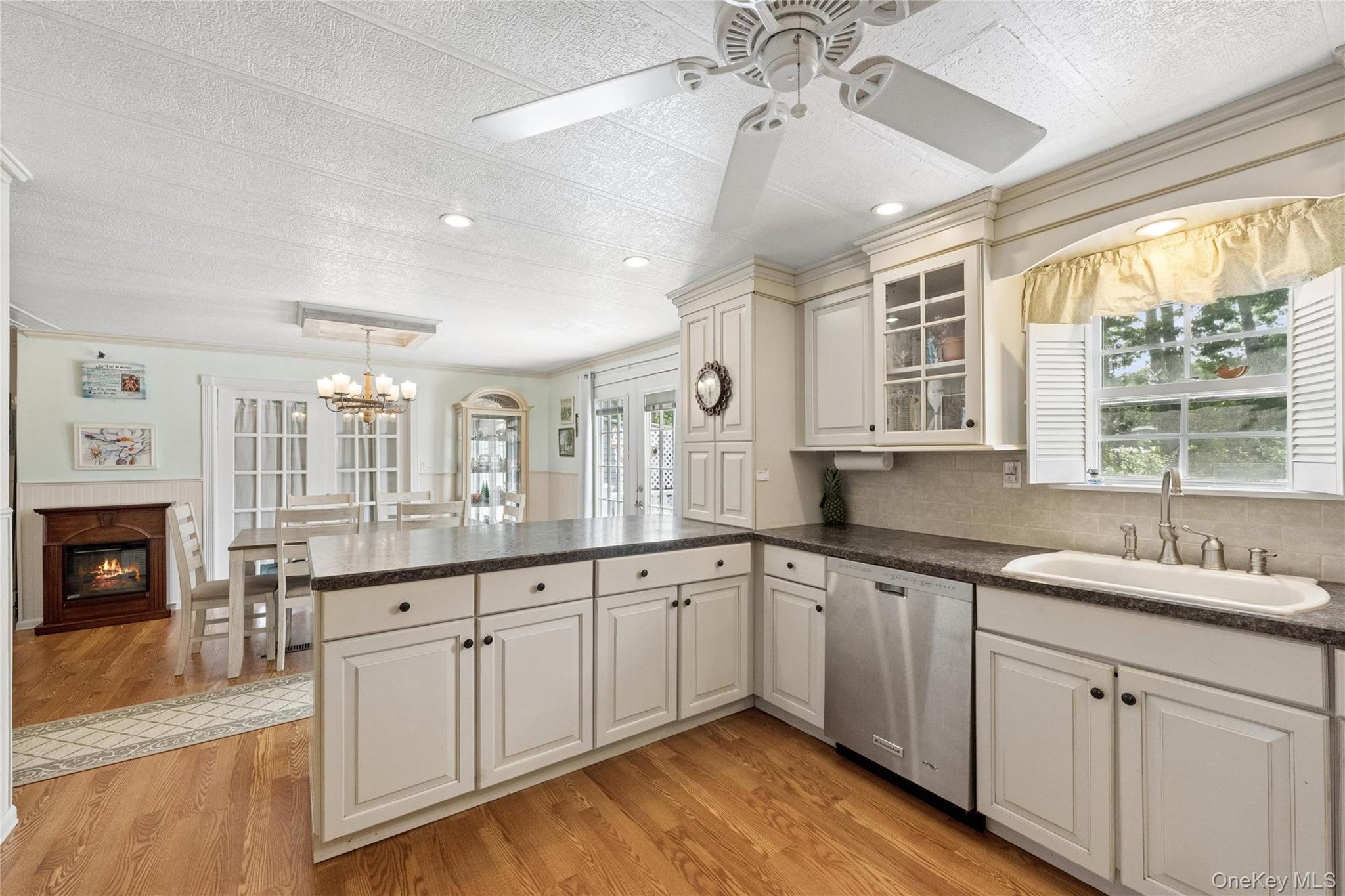 Single Family Old Country Road Suffolk County, NY 11901, MLS-1001359-5