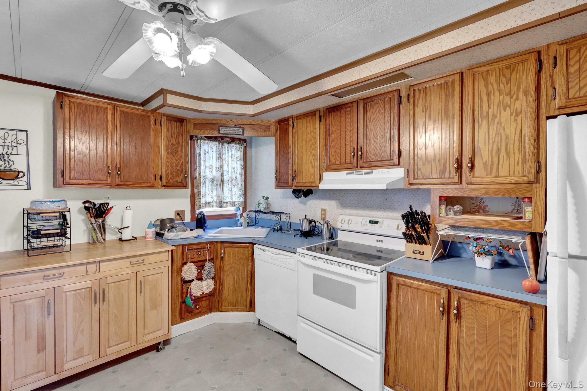 Single Family Village Circle West  Suffolk County, NY 11949, MLS-1001366-6