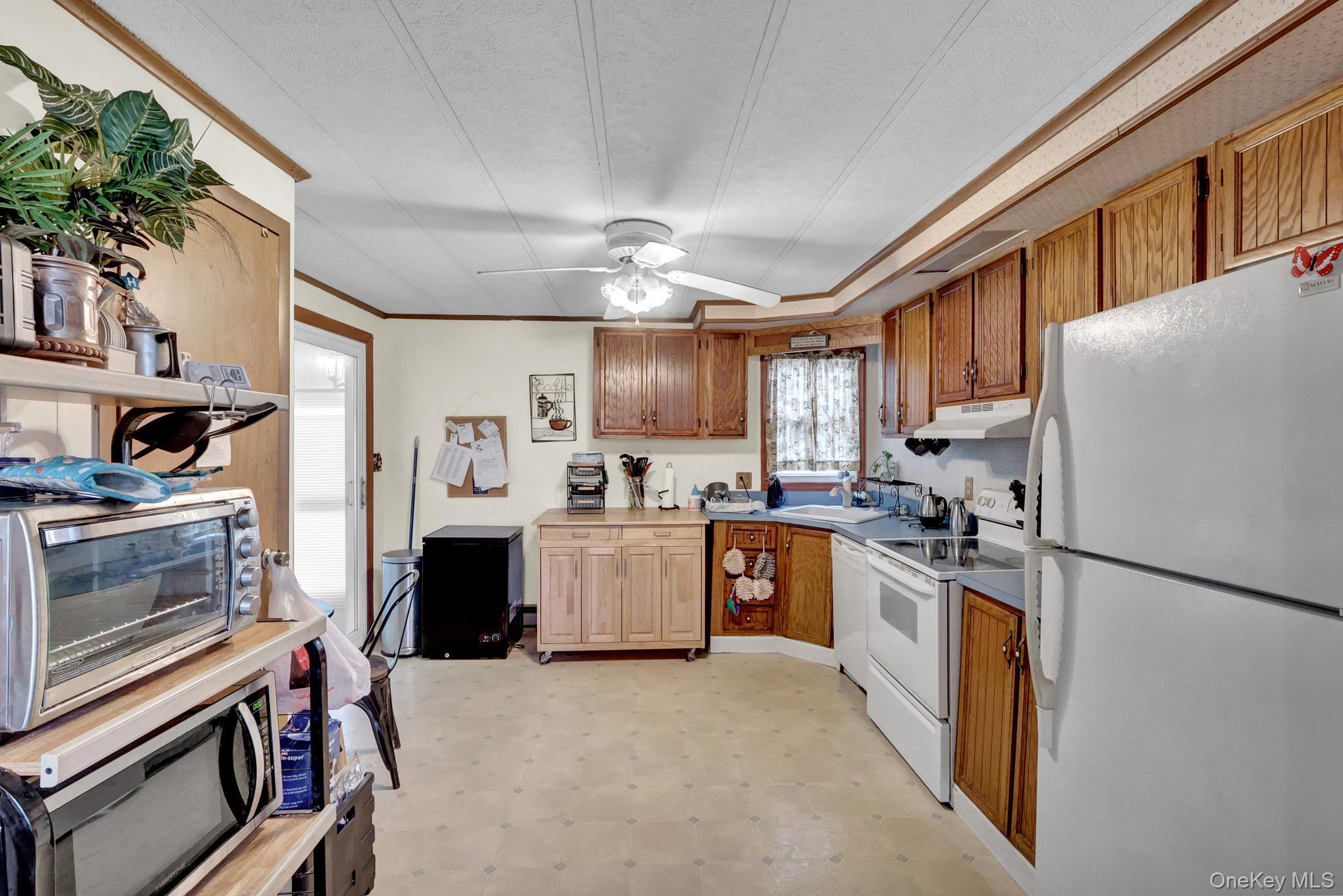 Single Family Village Circle West  Suffolk County, NY 11949, MLS-1001366-7