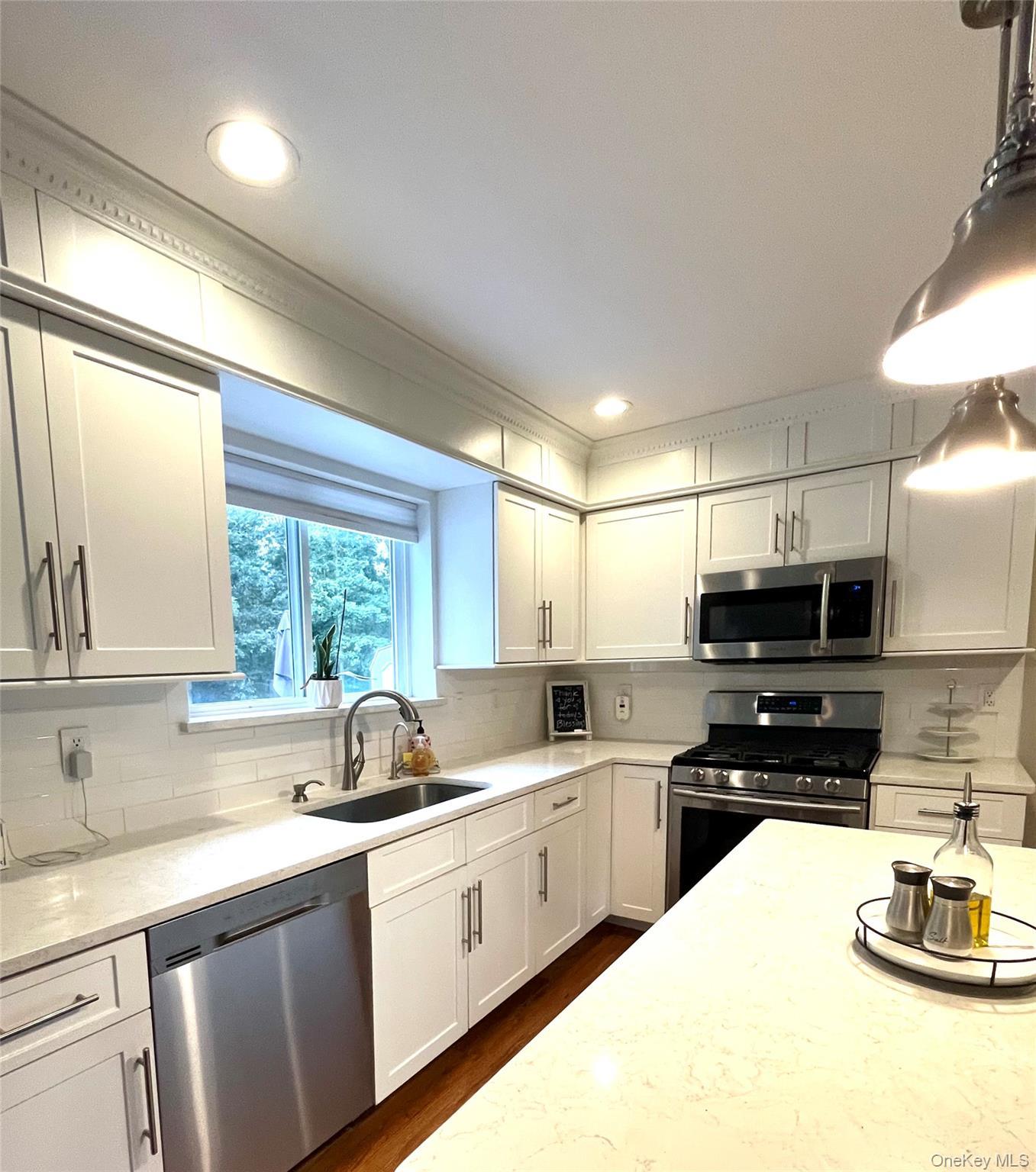 Single Family Silas Woods Road  Suffolk County, NY 11949, MLS-1001375-12