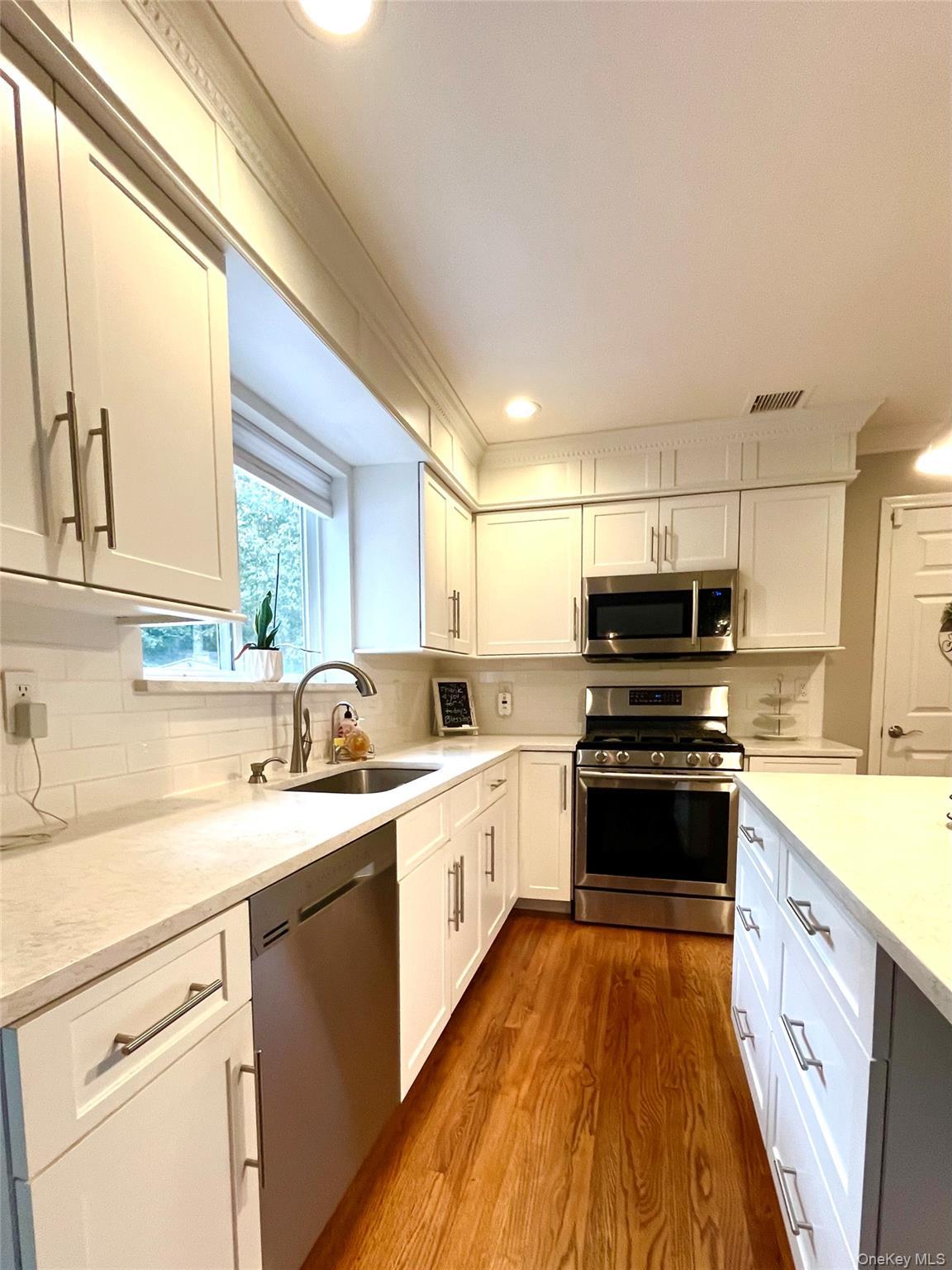 Single Family Silas Woods Road  Suffolk County, NY 11949, MLS-1001375-17