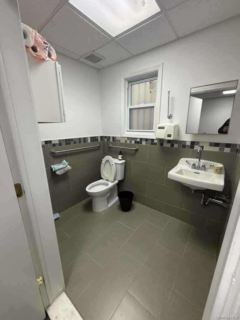 Single Family 101st Queens, NY 11416, MLS-1001522-16