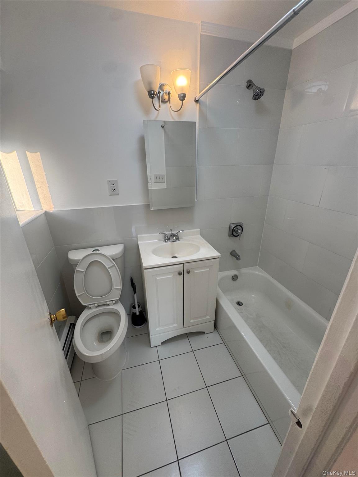 Apartment Hill Avenue  Bronx, NY 10466, MLS-1001559-3