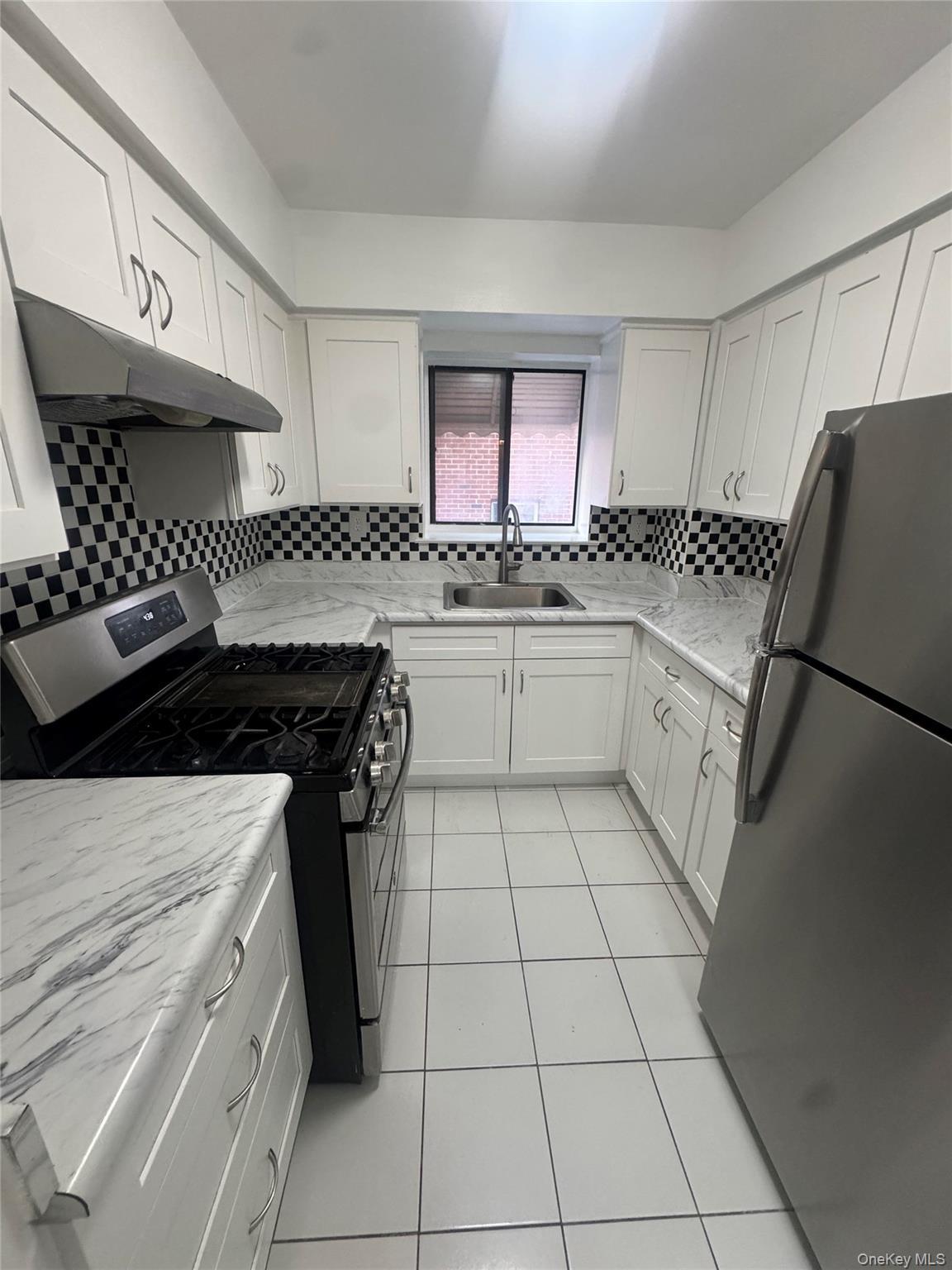 Apartment Hill Avenue  Bronx, NY 10466, MLS-1001559-8