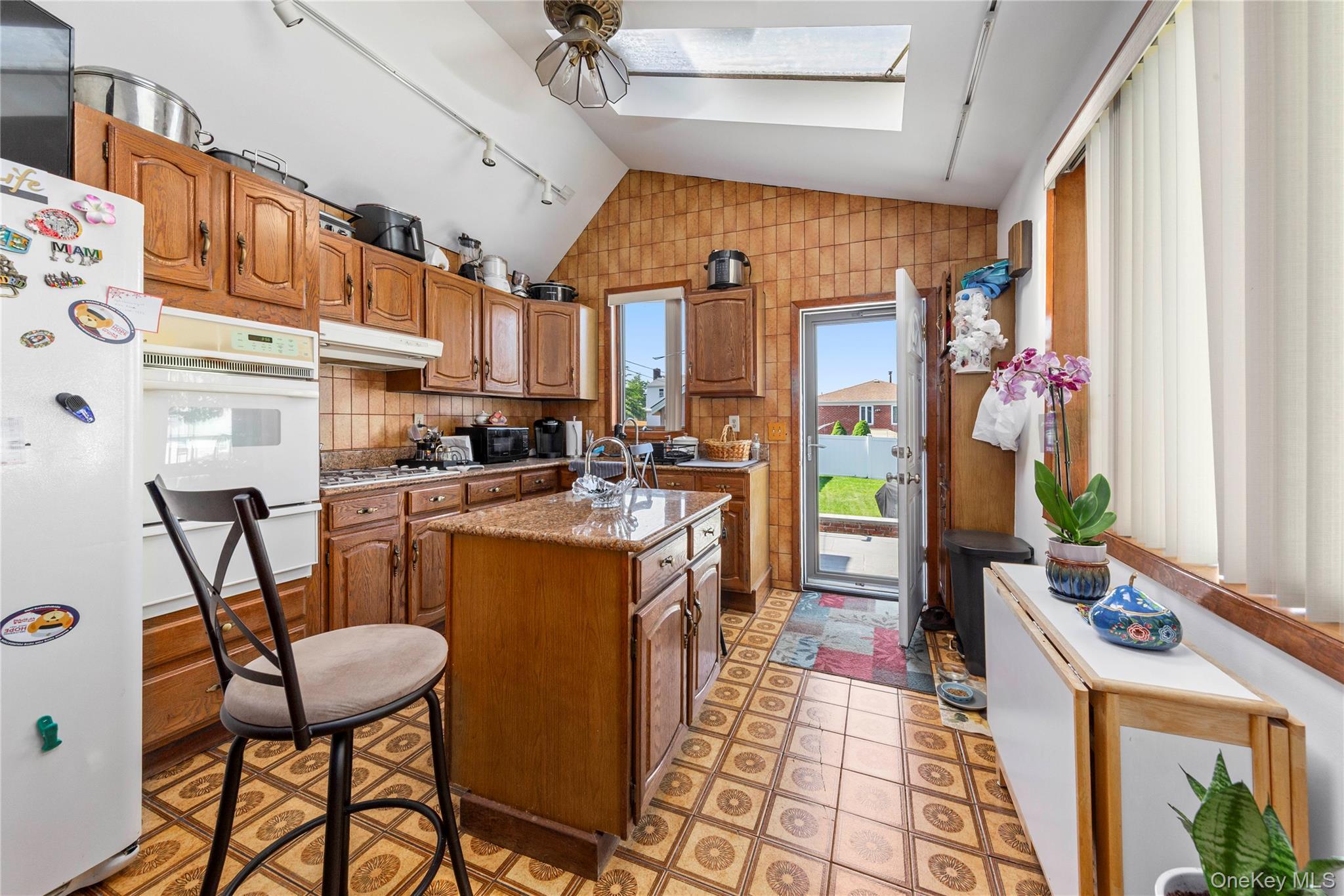 Single Family 8th Avenue Queens, NY 11357, MLS-1001635-16