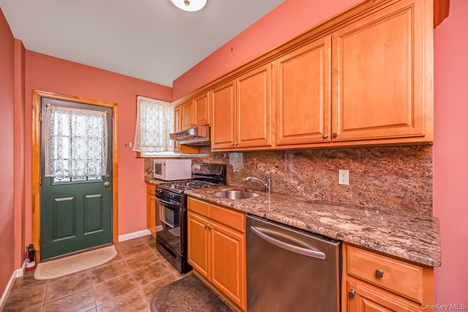 Single Family 77th Queens, NY 11379, MLS-1001688-12