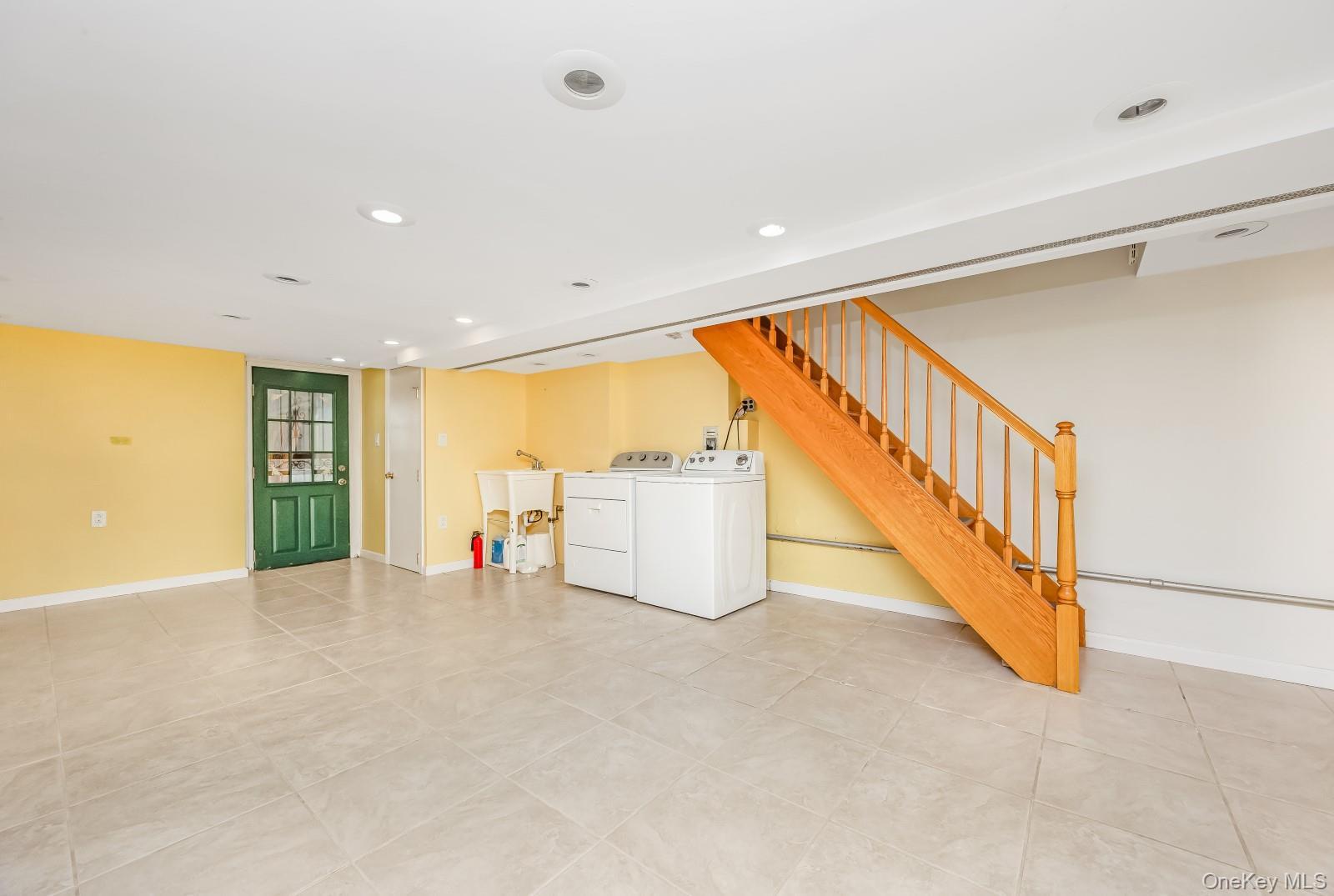 Single Family 77th Queens, NY 11379, MLS-1001688-20