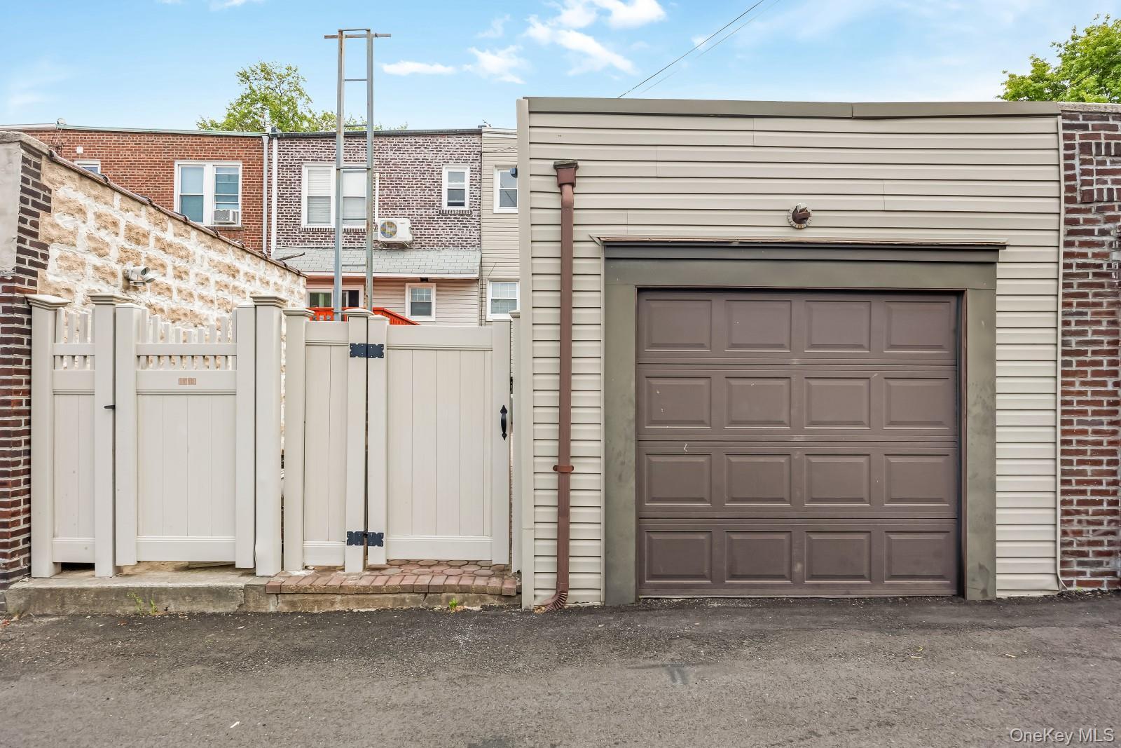 Single Family 77th Queens, NY 11379, MLS-1001688-25