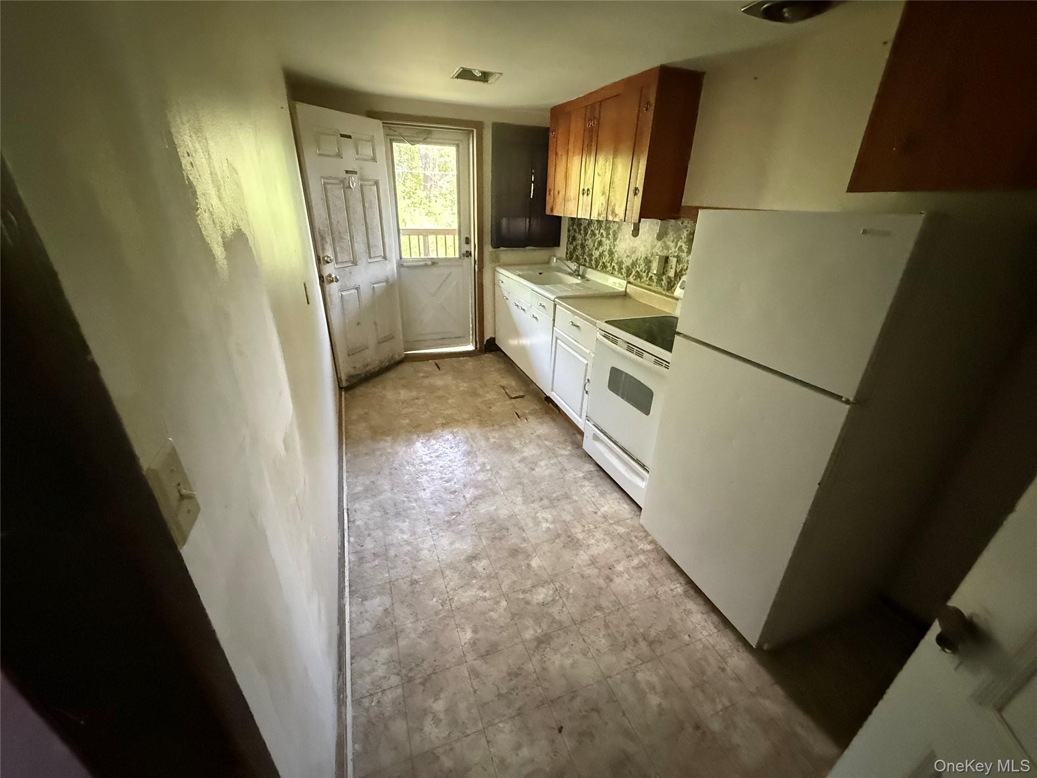 Single Family Lakeshore Drive Dutchess County, NY 12569, MLS-1001702-10