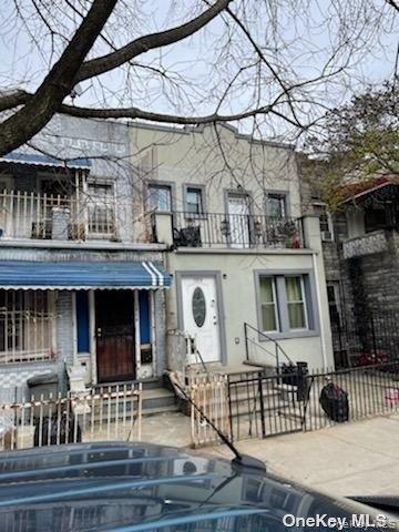 Single Family Manor Bronx, NY 10472, MLS-1001774-2