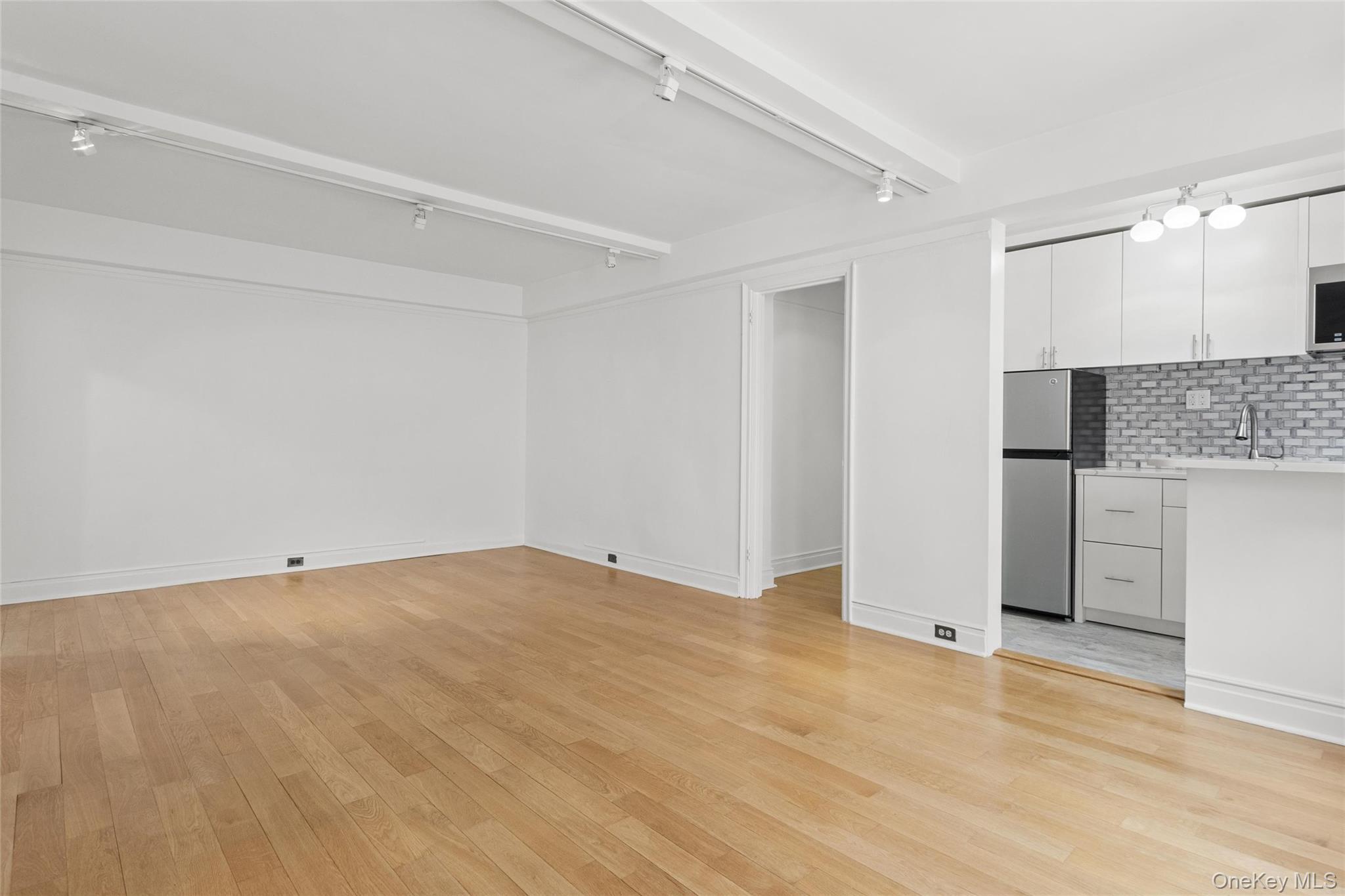 Coop E 50 Street  Manhattan, NY 10022, MLS-1001834-5