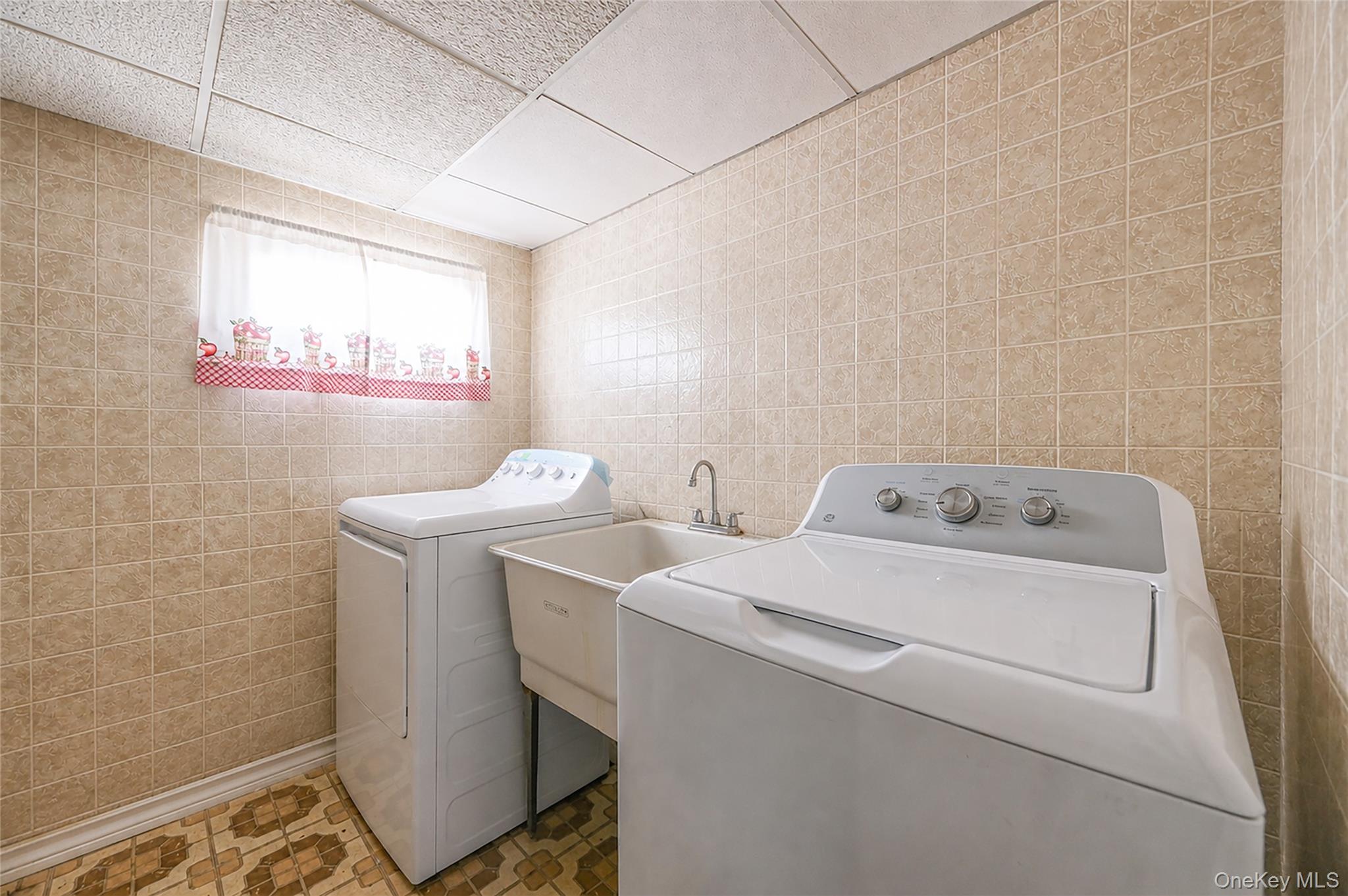 Single Family Maybrook Road  Suffolk County, NY 11703, MLS-1001881-23