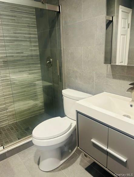 Apartment Alicia Suffolk County, NY 11703, MLS-1001949-16