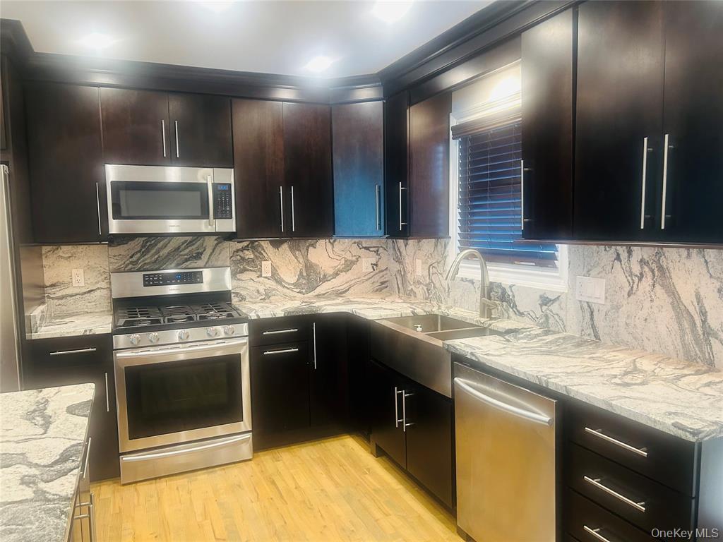 Apartment Alicia Suffolk County, NY 11703, MLS-1001949-4