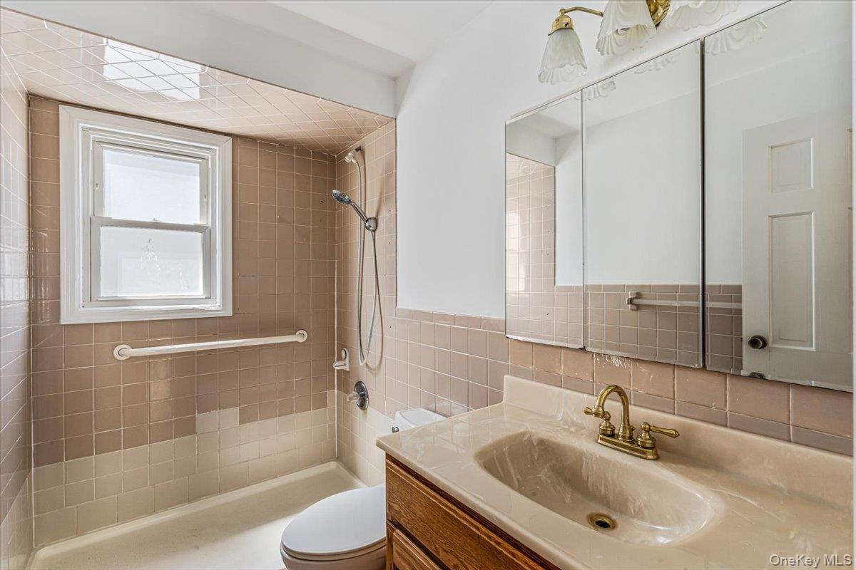 Single Family 248th Queens, NY 11426, MLS-1001961-10
