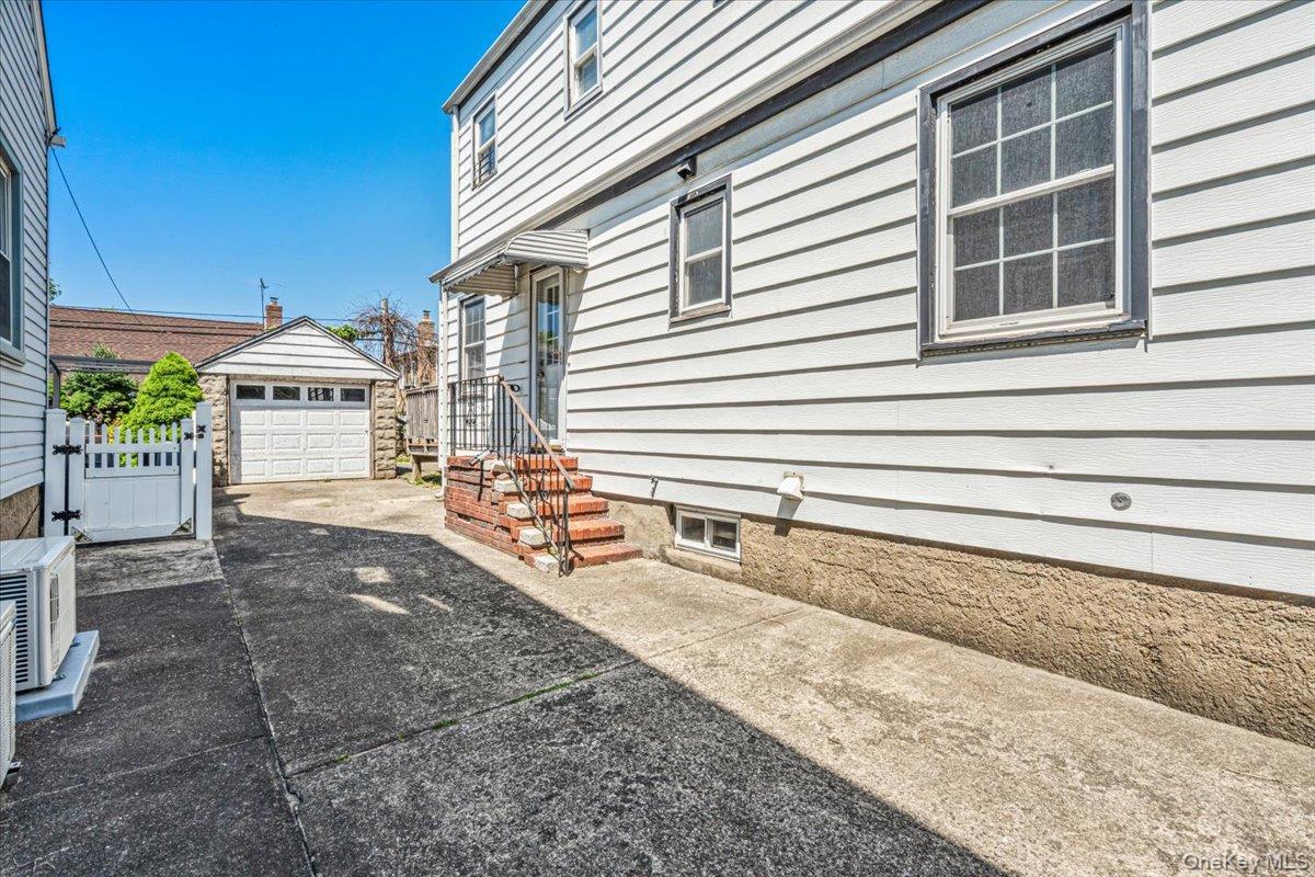 Single Family 248th Queens, NY 11426, MLS-1001961-21