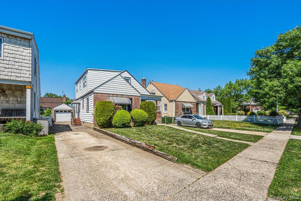 Single Family 248th  Queens, NY 11426, MLS-1001961-23