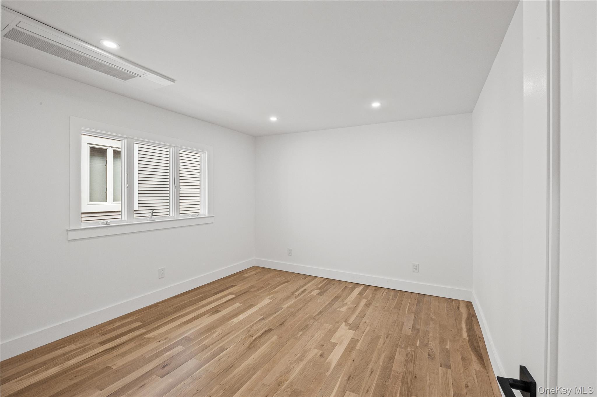 Single Family Alhambra Road Nassau County, NY 11758, MLS-1001978-16